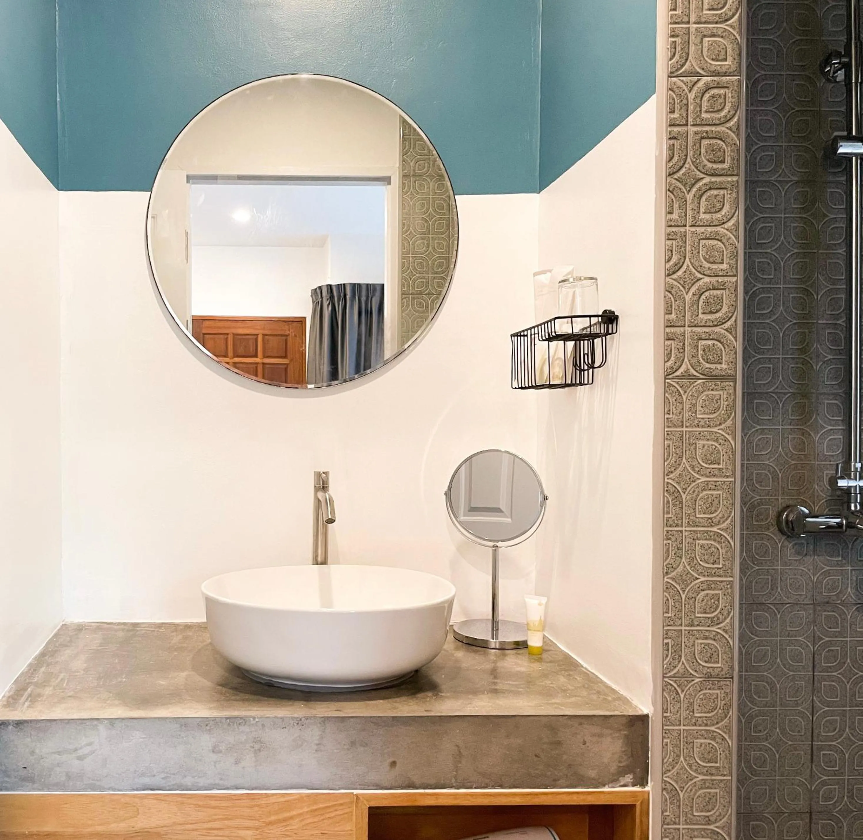 Bathroom in Kraam Silhouette Hotel and Cafe Phuket- Chalong pier Hotel