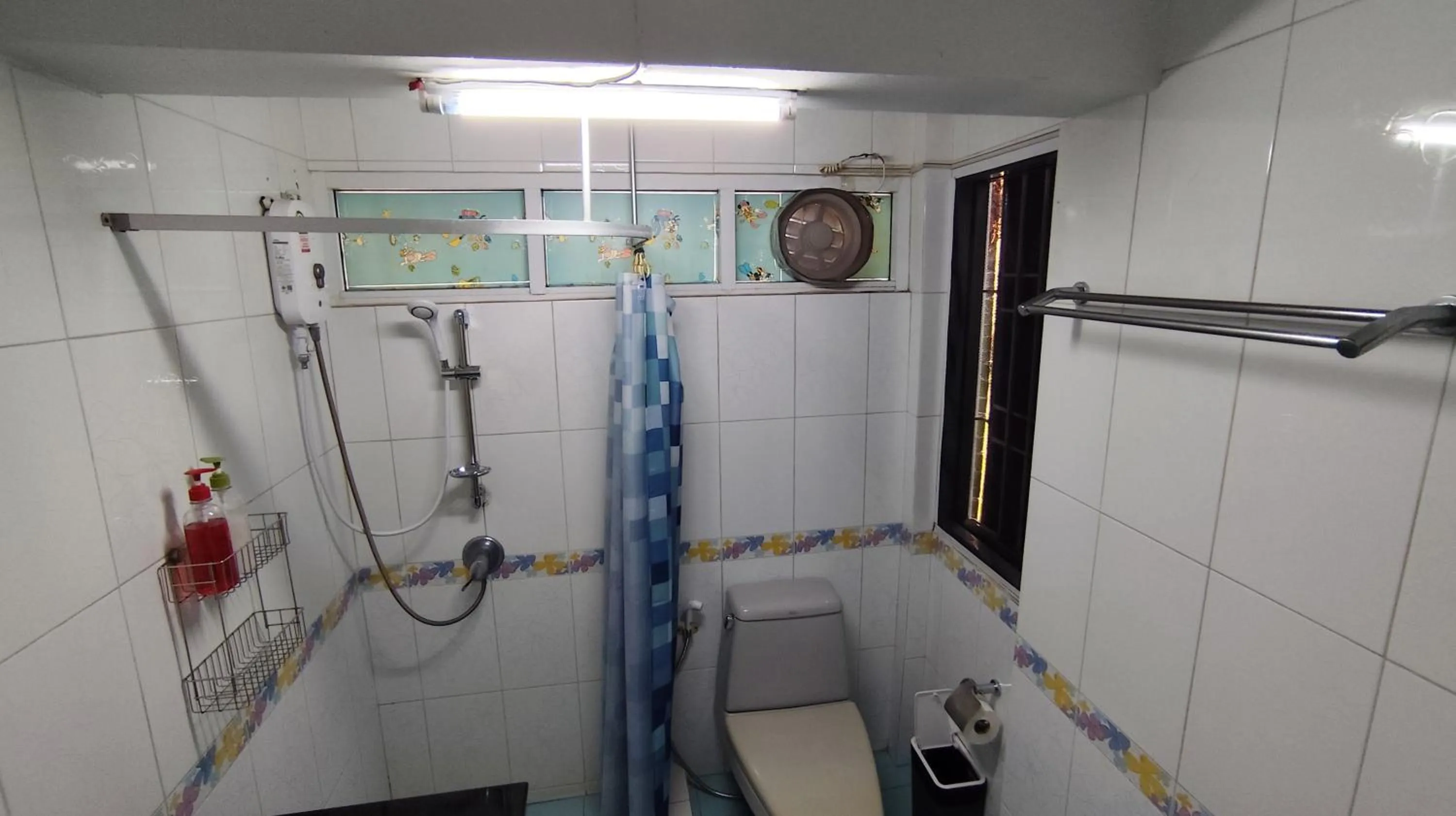 Shower in Doodle Lodge Bangkok