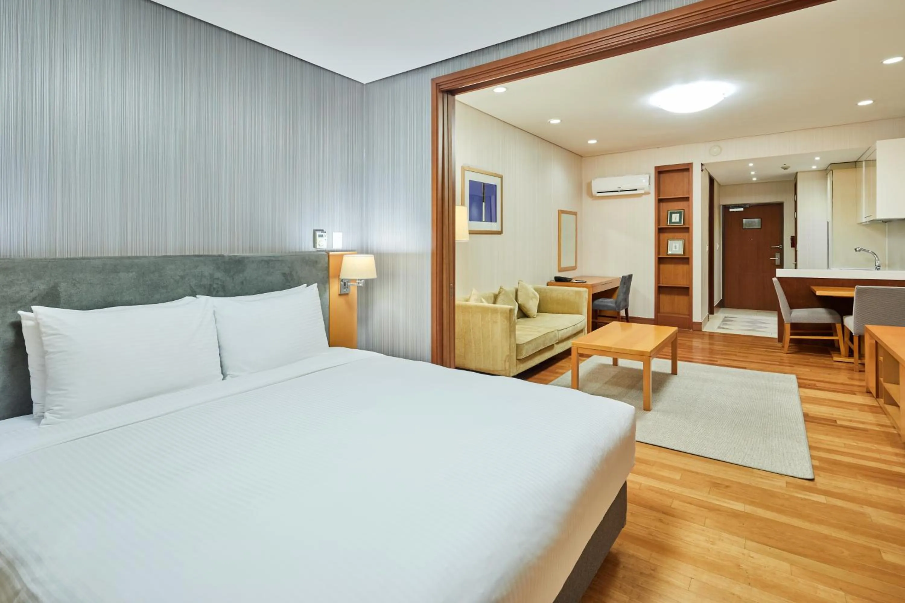 Bedroom, Bed in Somerset Palace Seoul