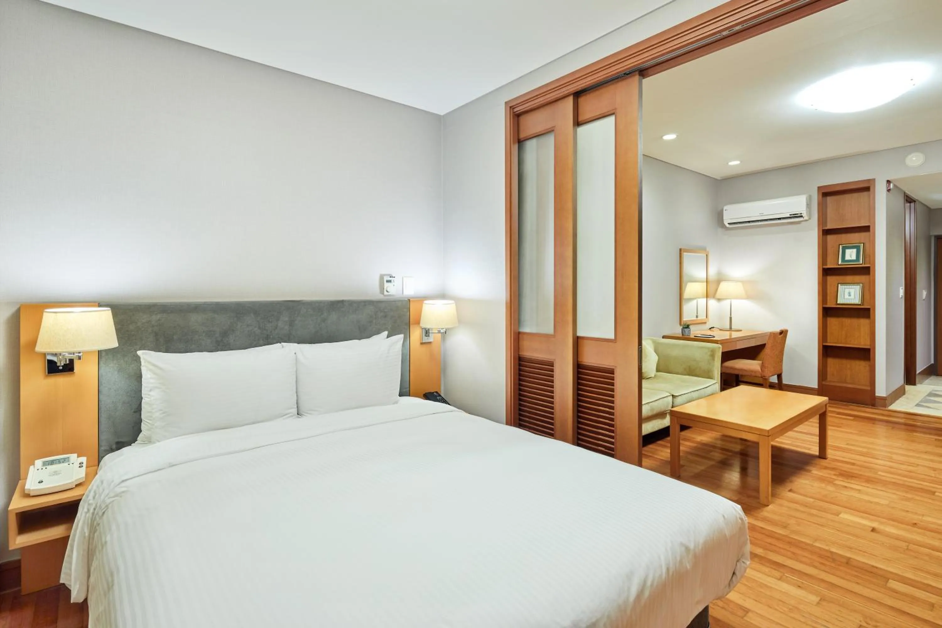 Bedroom, Bed in Somerset Palace Seoul