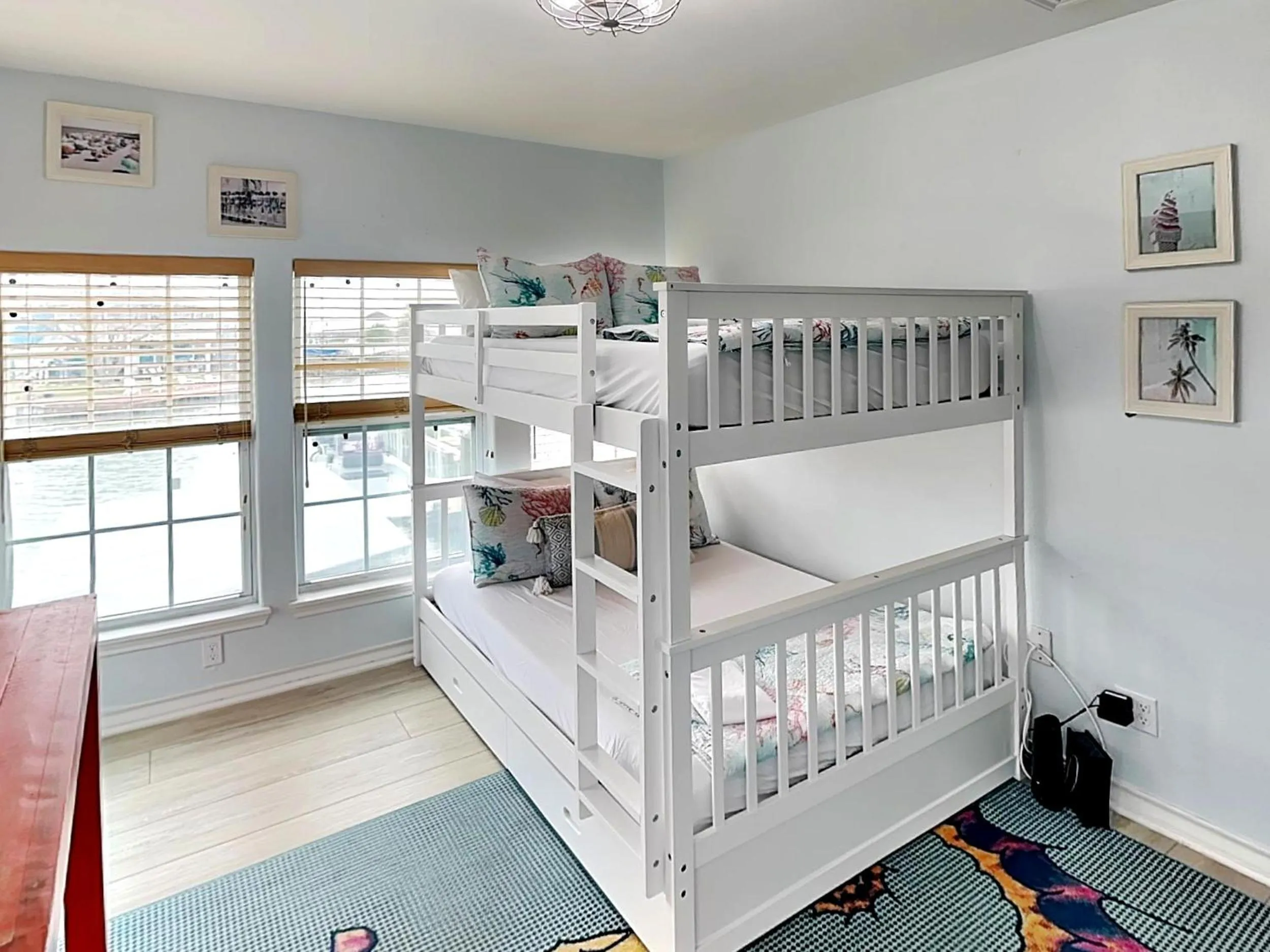 Bed in Hook, Wine & Sinker