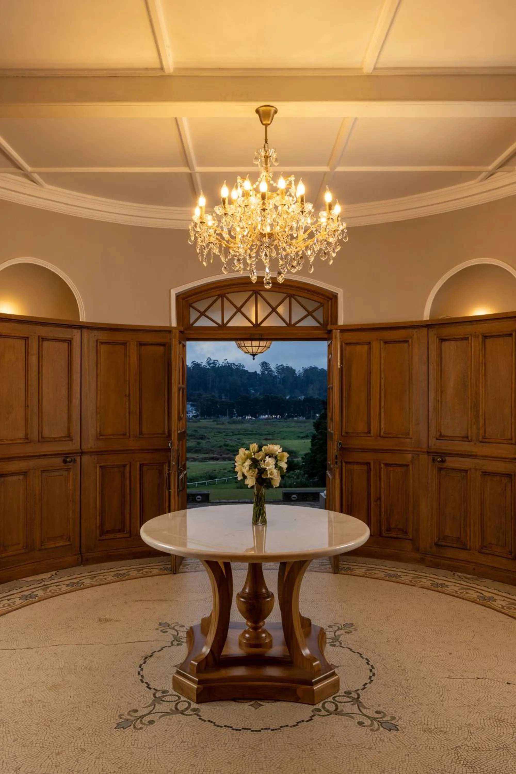 Facade/entrance in The Bellwood Manor