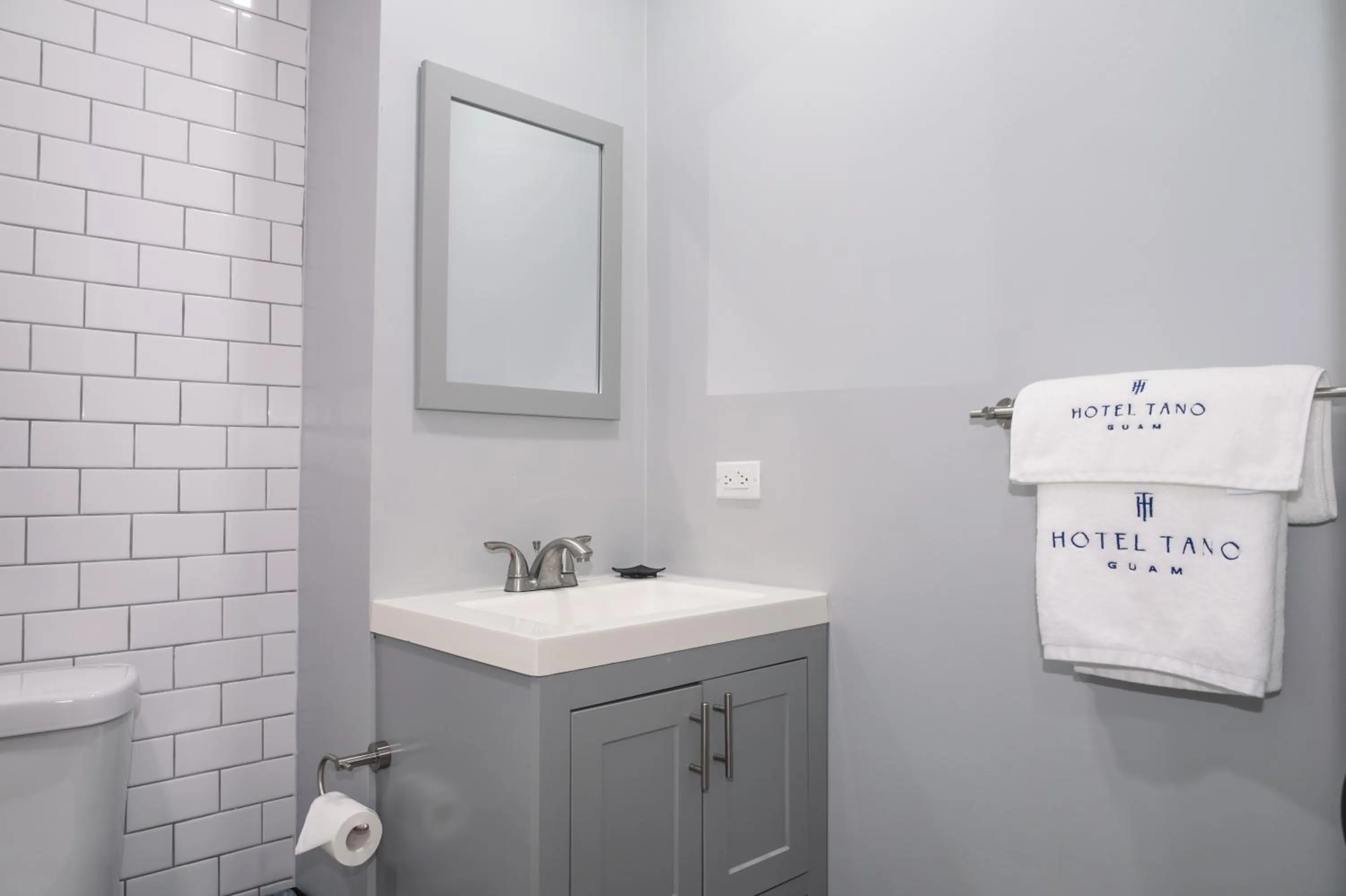 Toilet in Hotel Tano Guam