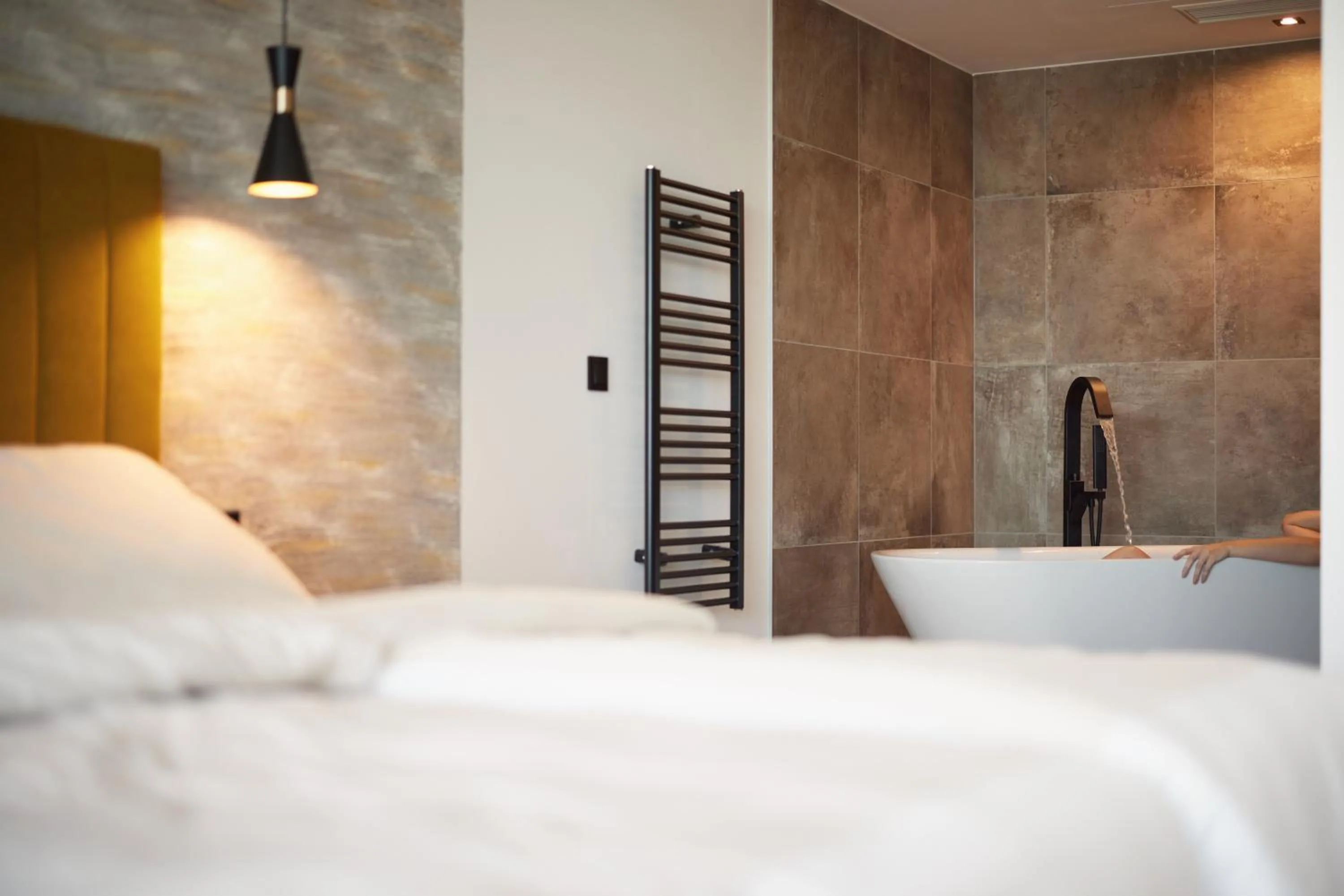 Bathroom, Bed in Impulshotel FREIGOLD