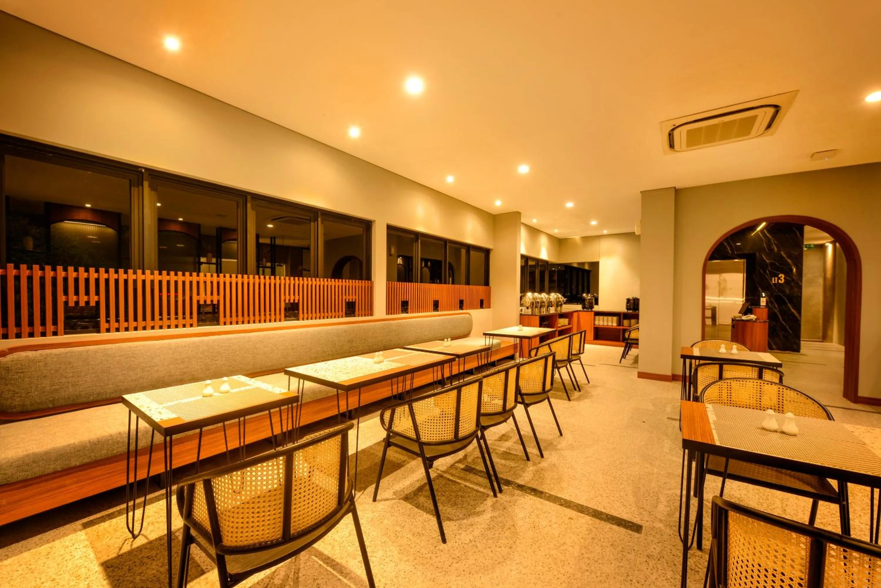 Restaurant/places to eat in Nata Azana Hotel Solo