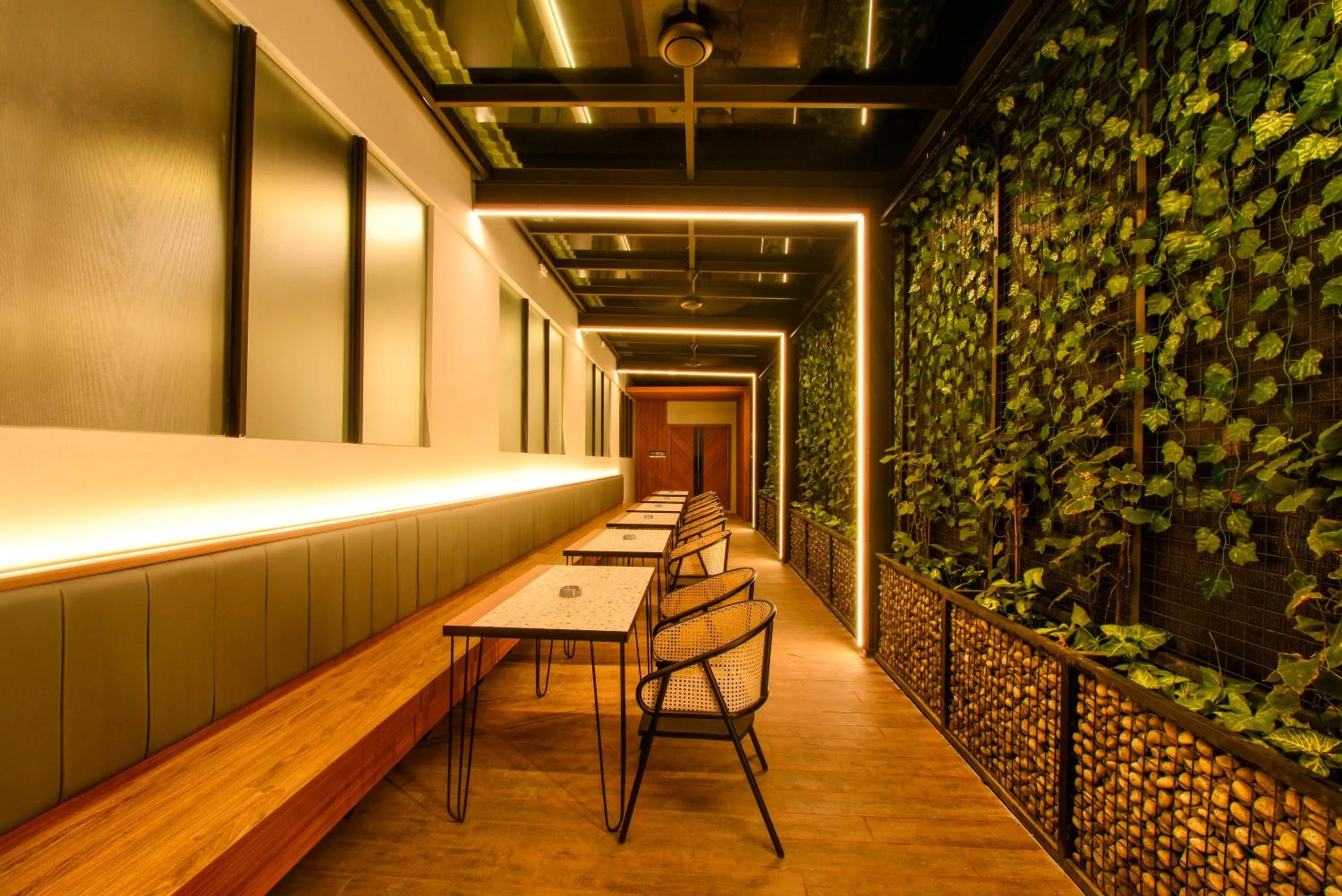 Restaurant/places to eat in Nata Azana Hotel Solo