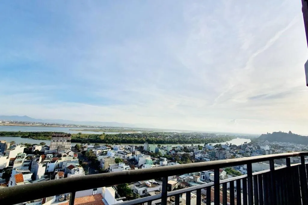 Lucky CH 1403 The Light