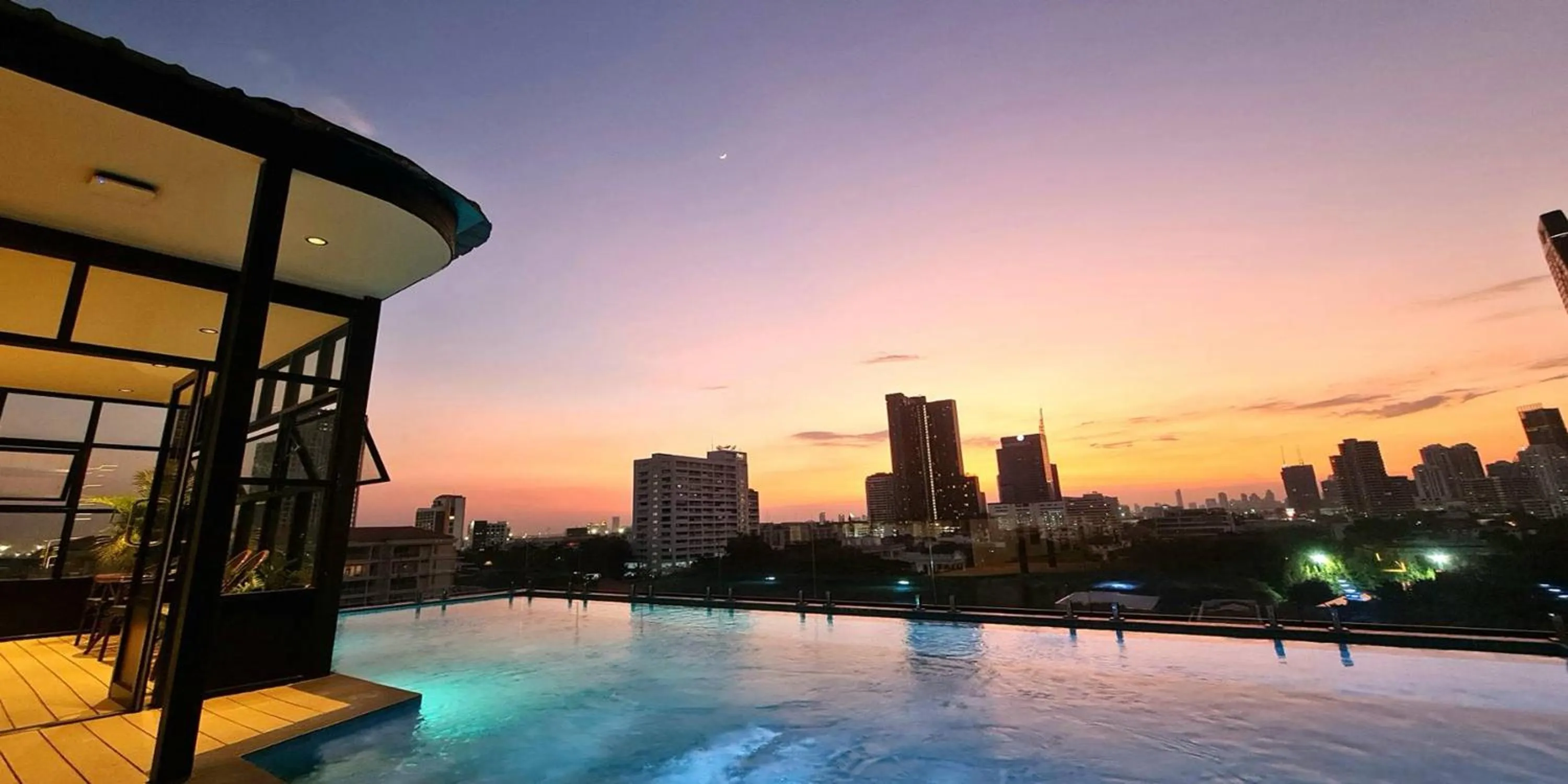 Swimming pool in The SACHA Apart-Hotel Thonglor