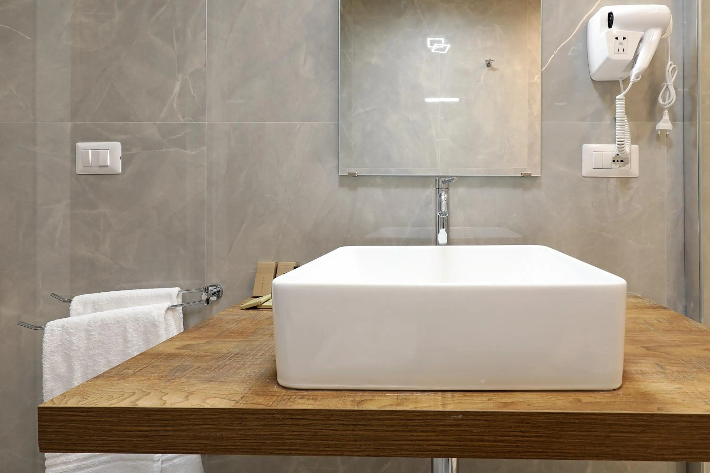 Bathroom in Rome Plaza Suites, Luxury Collection