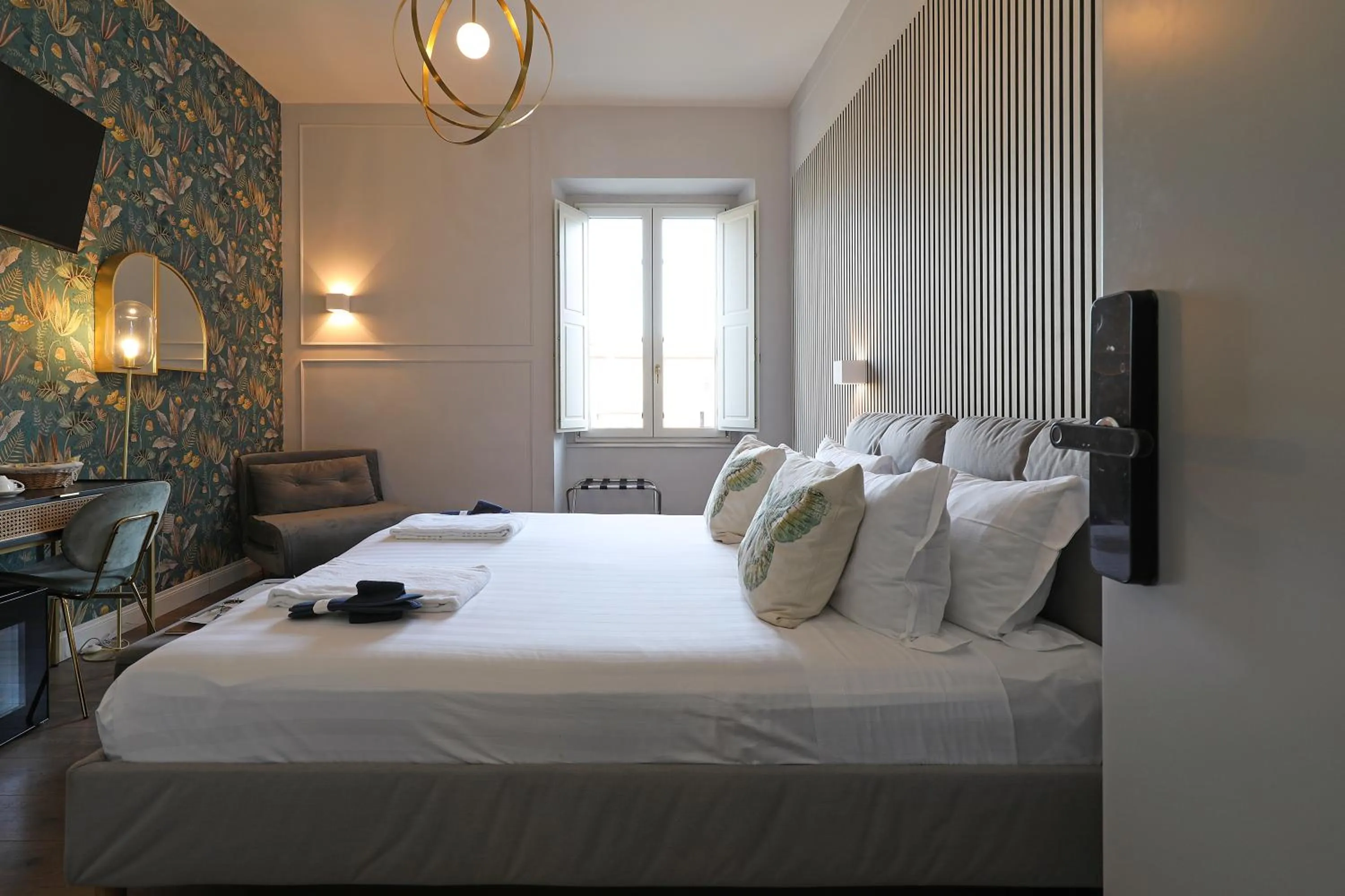 Bedroom, Bed in Rome Plaza Suites, Luxury Collection