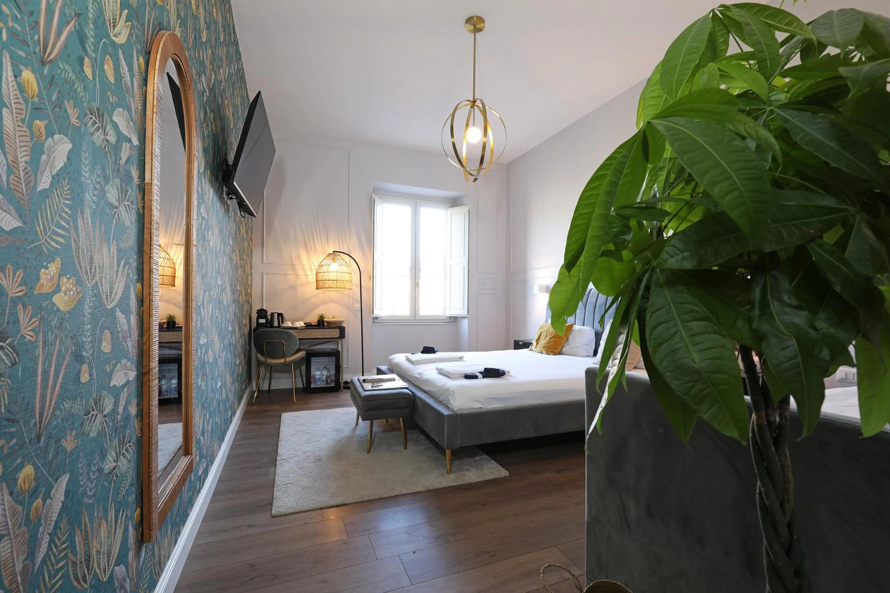 Bedroom, Bed in Rome Plaza Suites, Luxury Collection