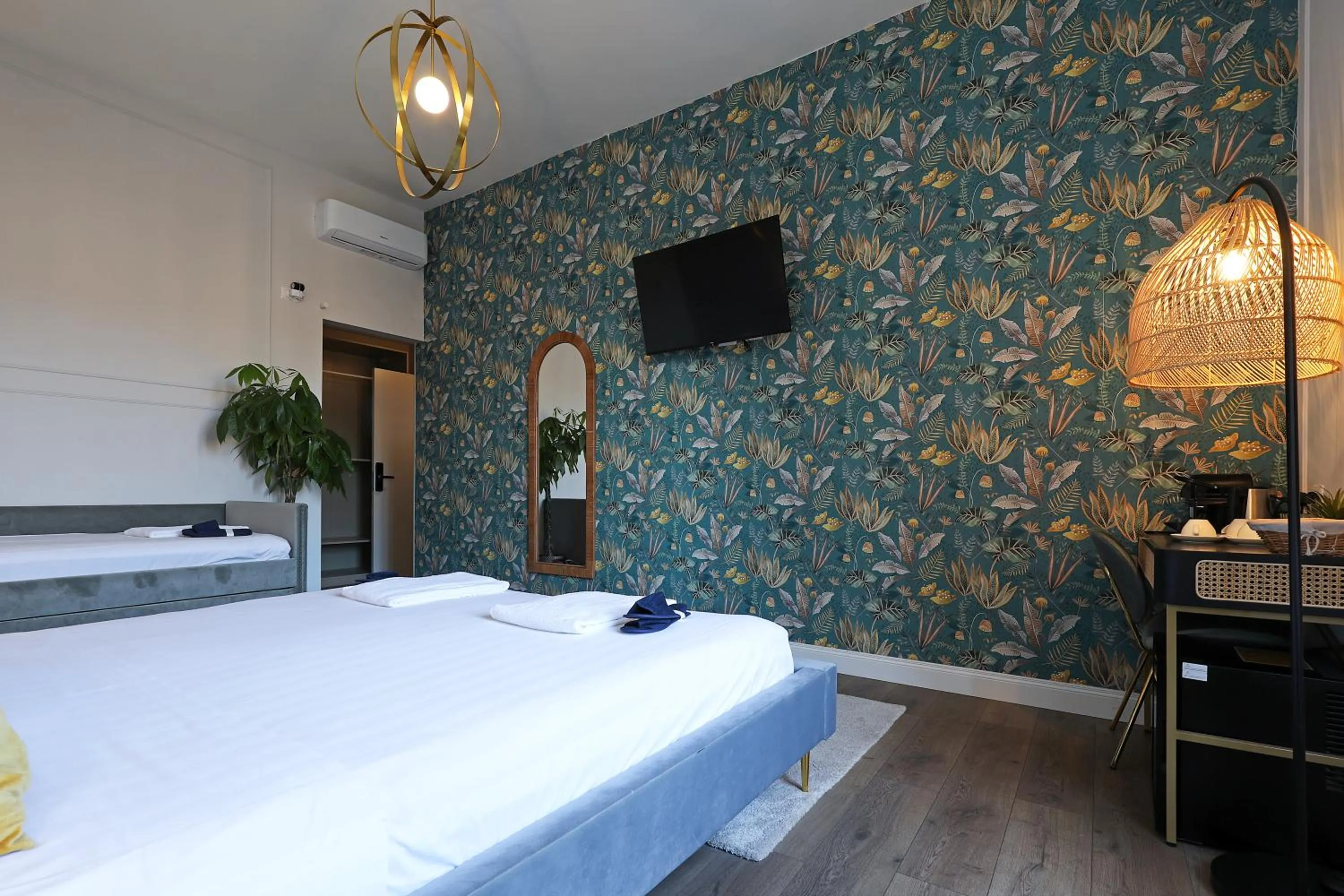 Bedroom, Bed in Rome Plaza Suites, Luxury Collection