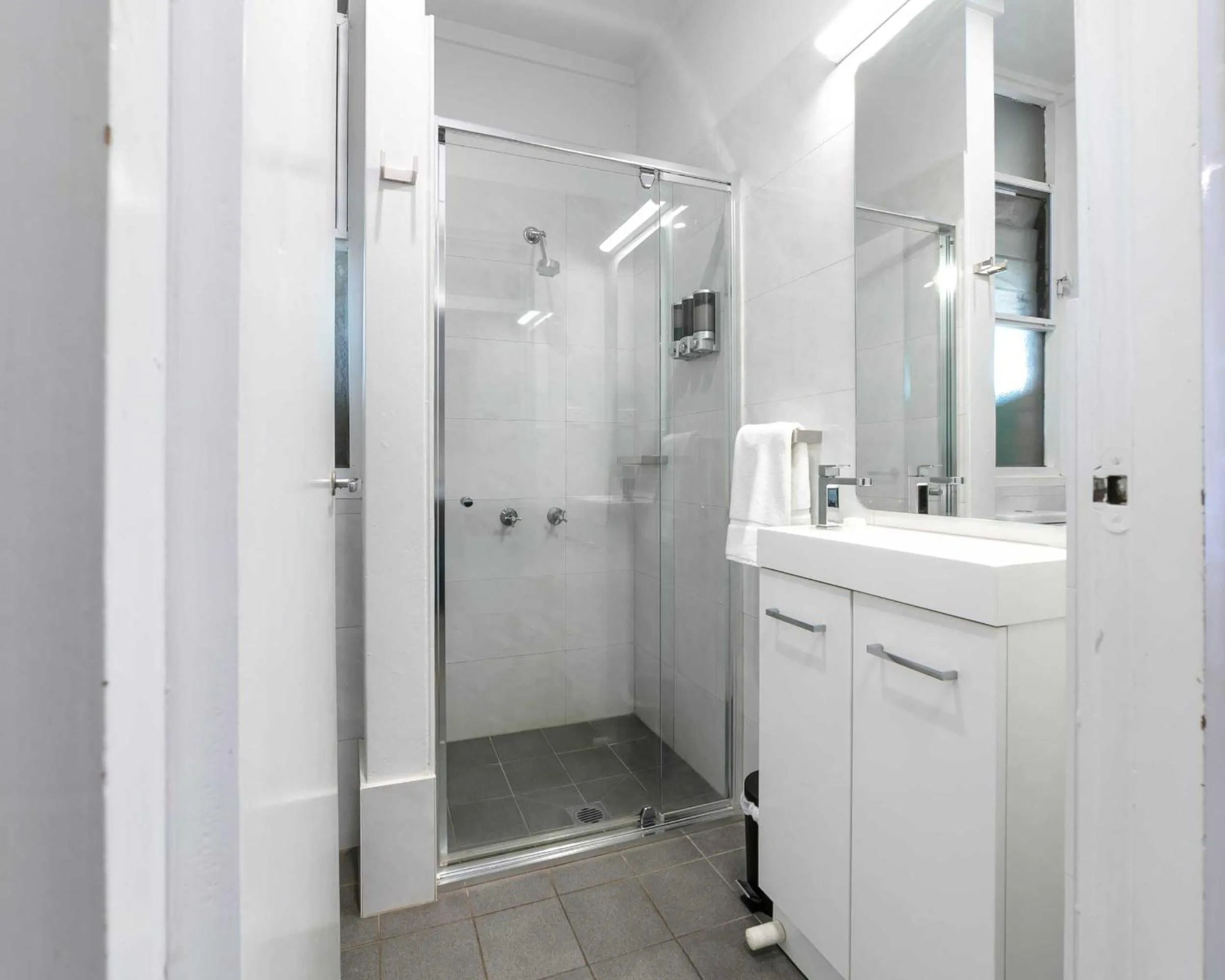 Shower in Tahmoor Inn