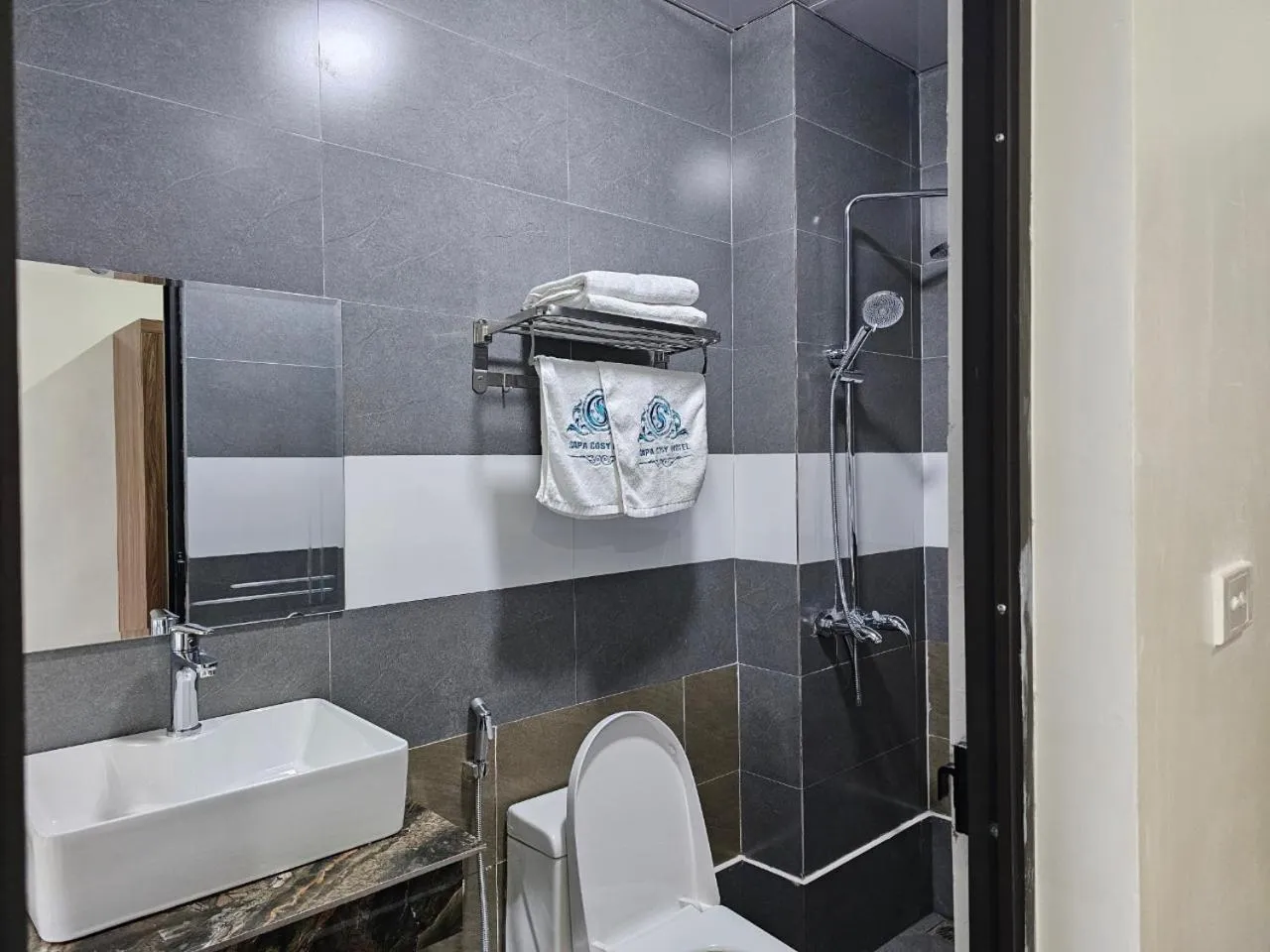 Bathroom in SAPA COSY HOTEL