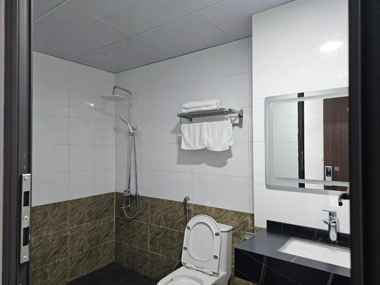 Shower in SAPA COSY HOTEL