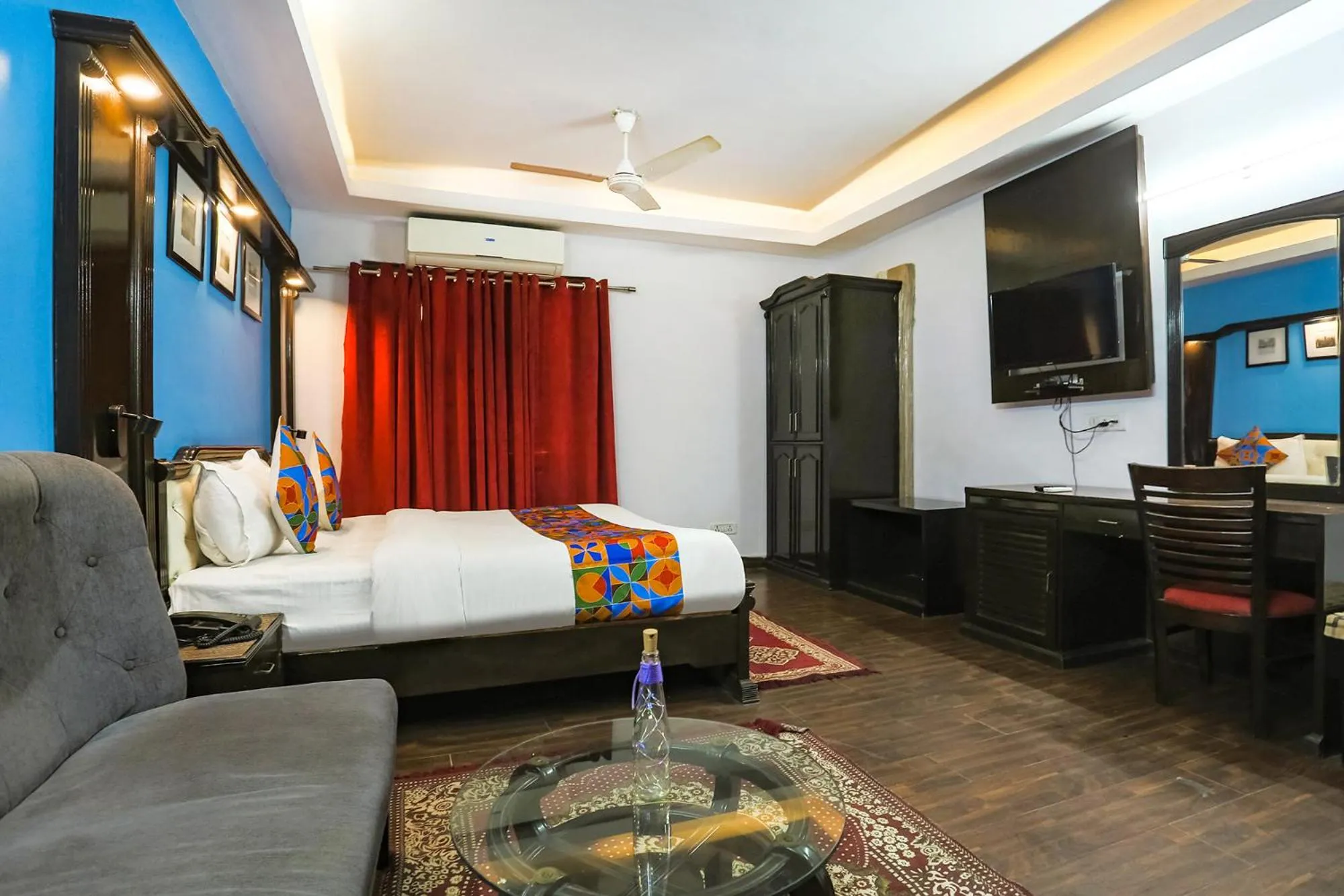 Communal lounge/ TV room, Bed in FabHotel Sentinel Suites