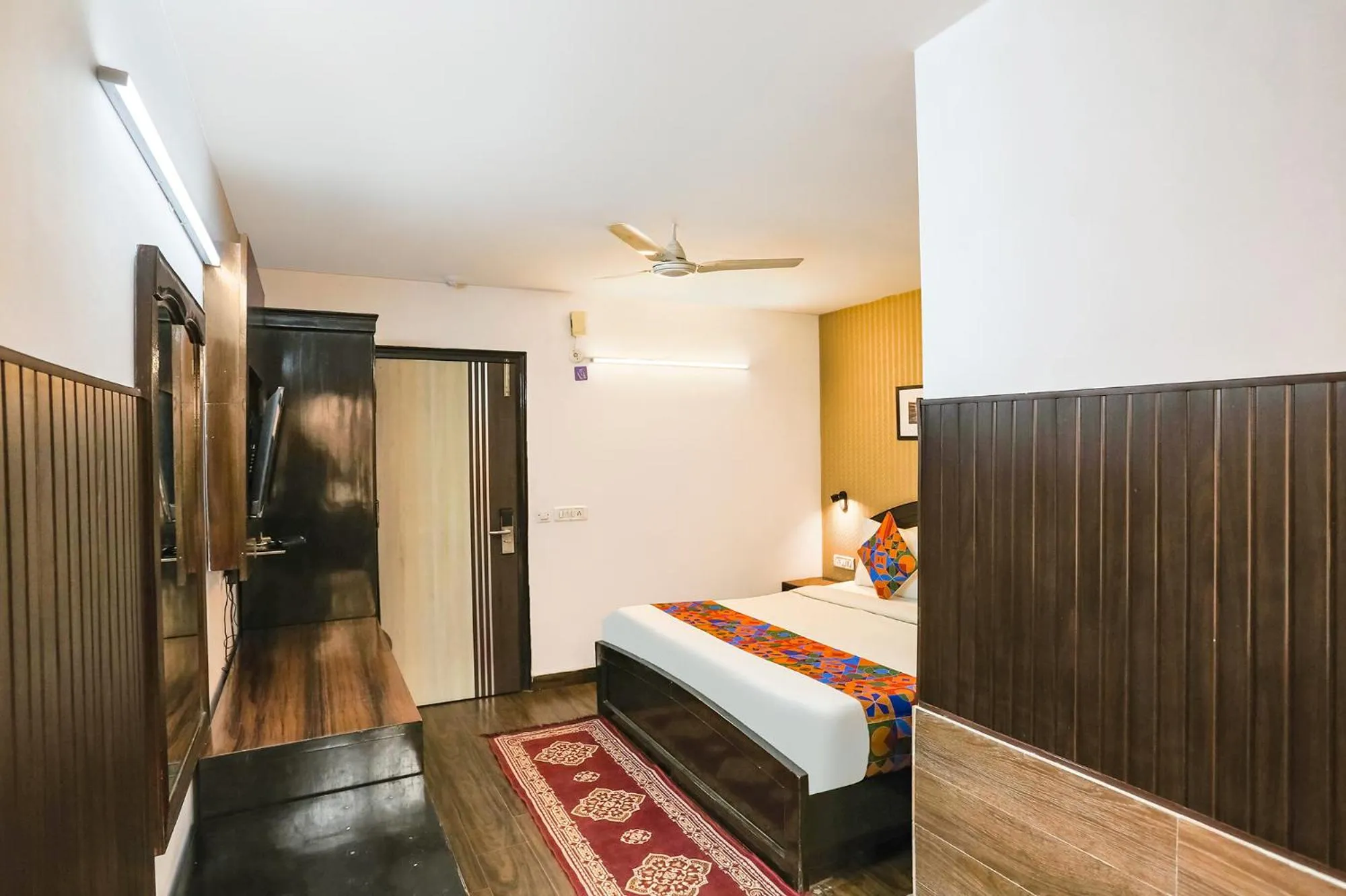 TV and multimedia, Bed in FabHotel Sentinel Suites