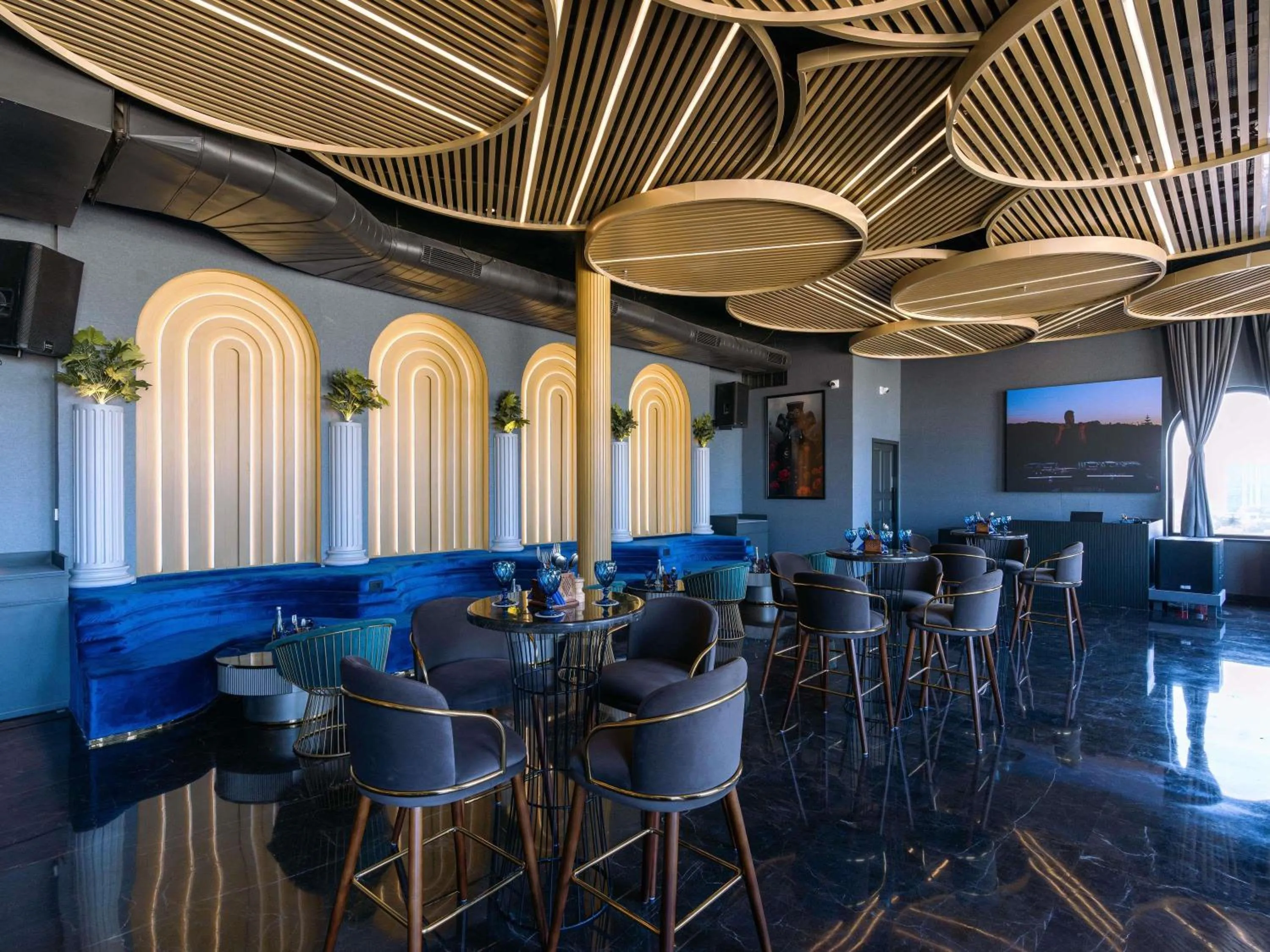 Lounge or bar in Novotel Jodhpur ITI Circle