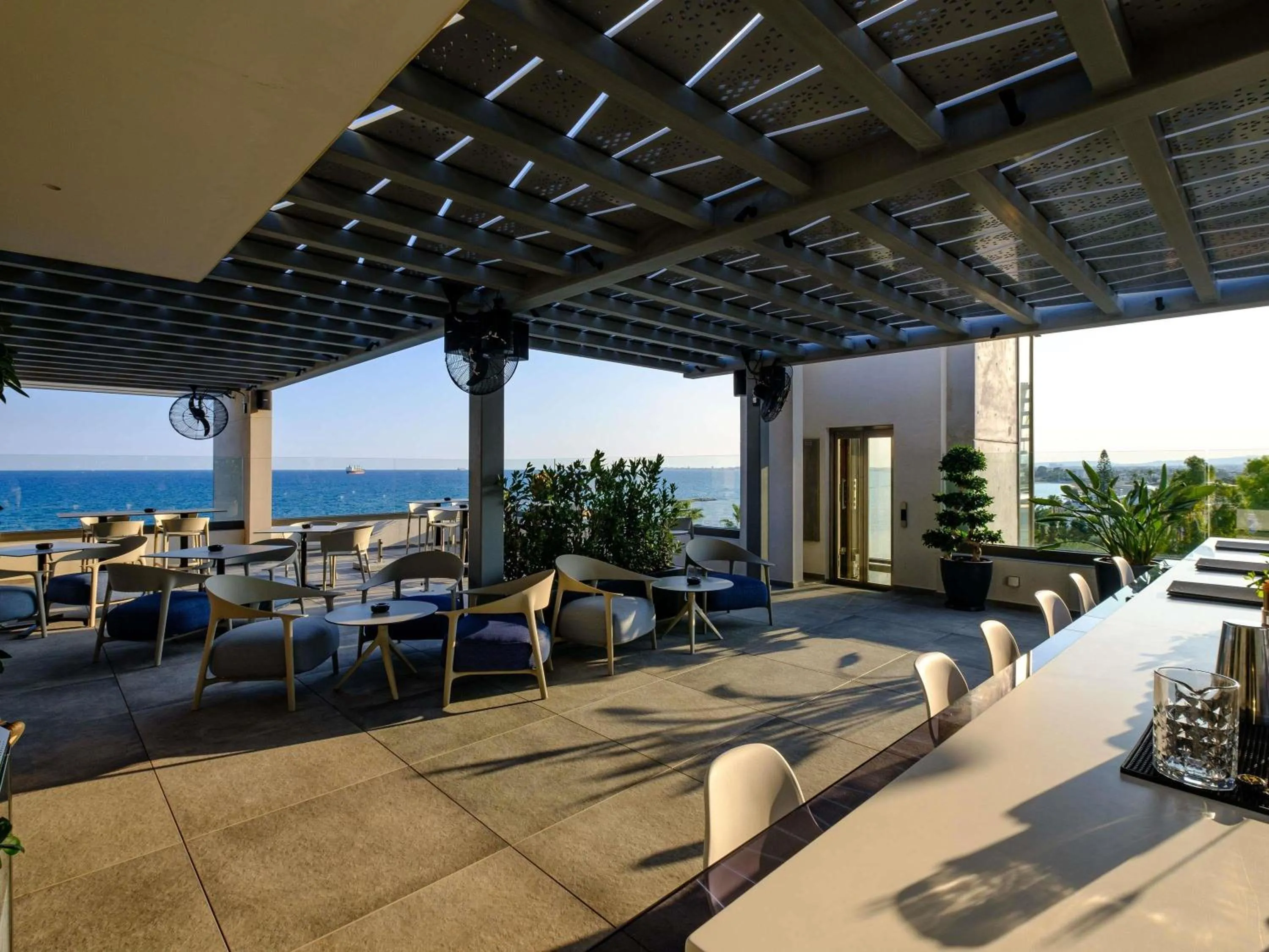 Lounge or bar in Mercure Larnaca Beach Resort