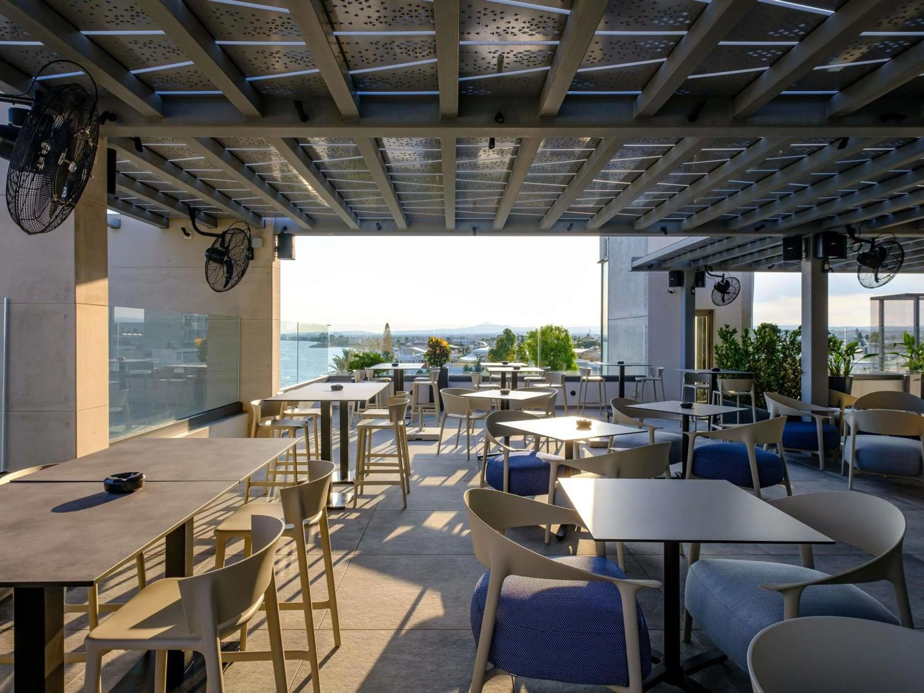 Lounge or bar in Mercure Larnaca Beach Resort