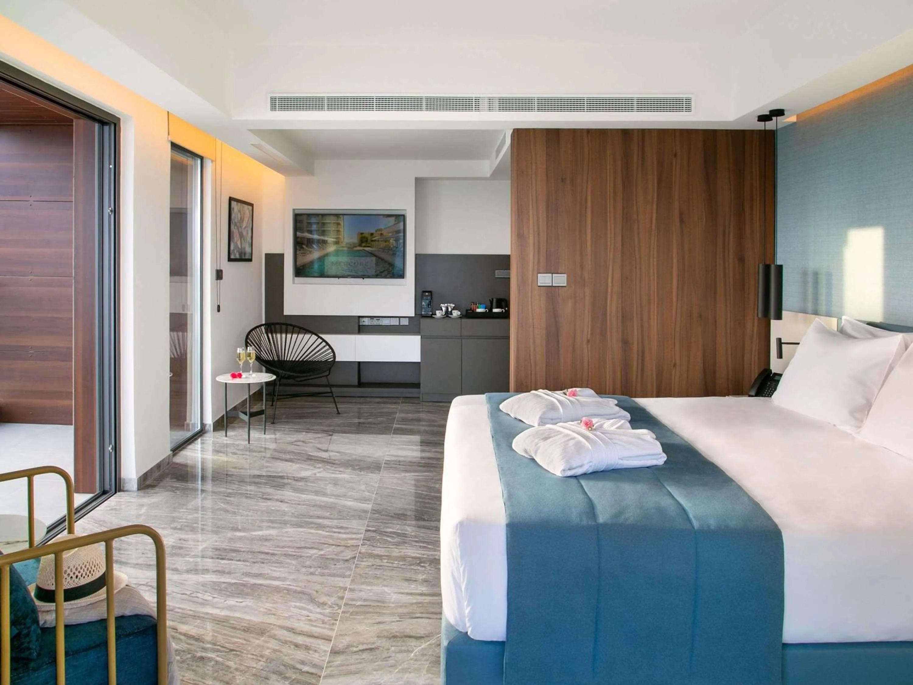 Bedroom, Bed in Mercure Larnaca Beach Resort