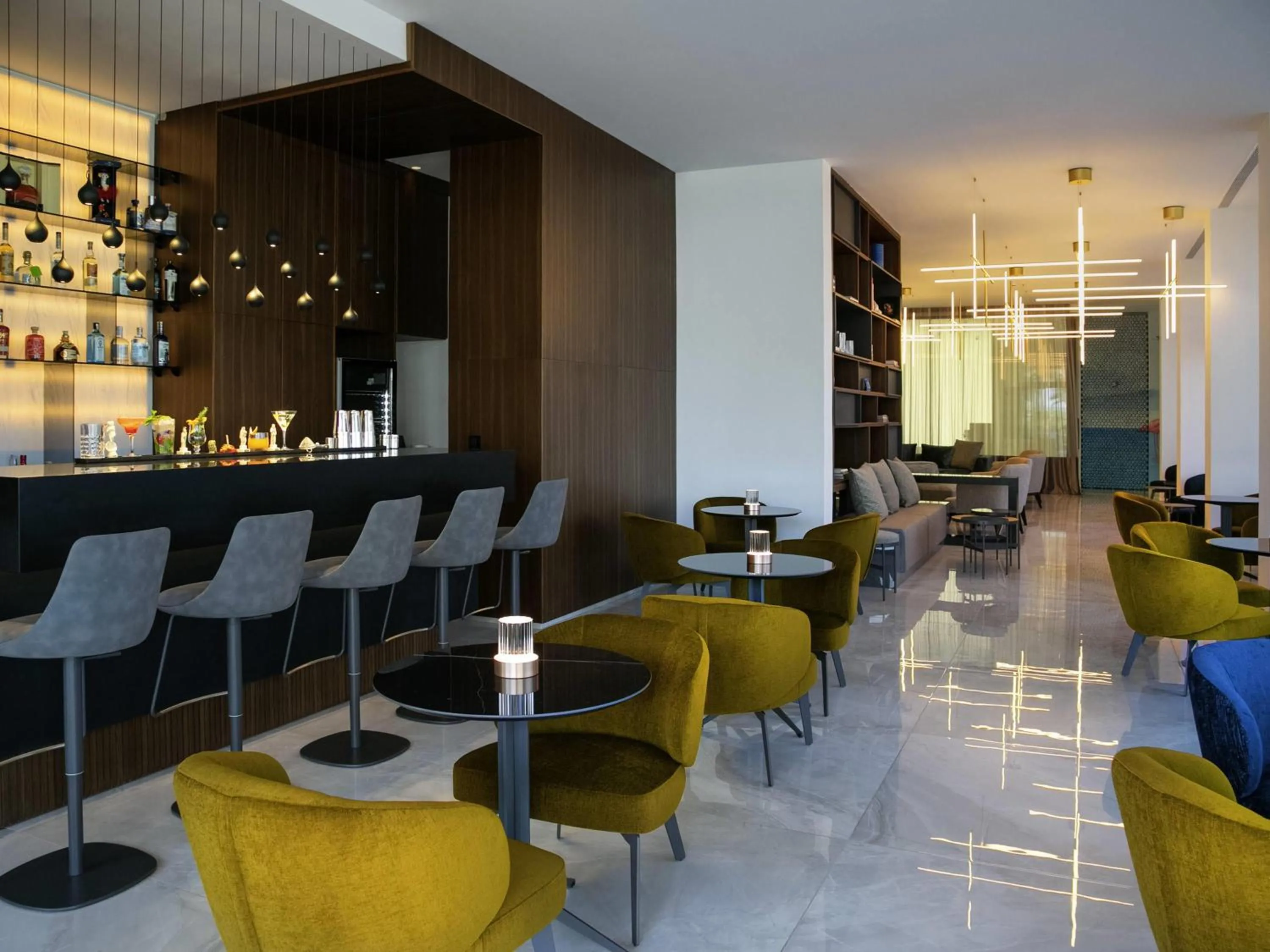 Lounge or bar in Mercure Larnaca Beach Resort