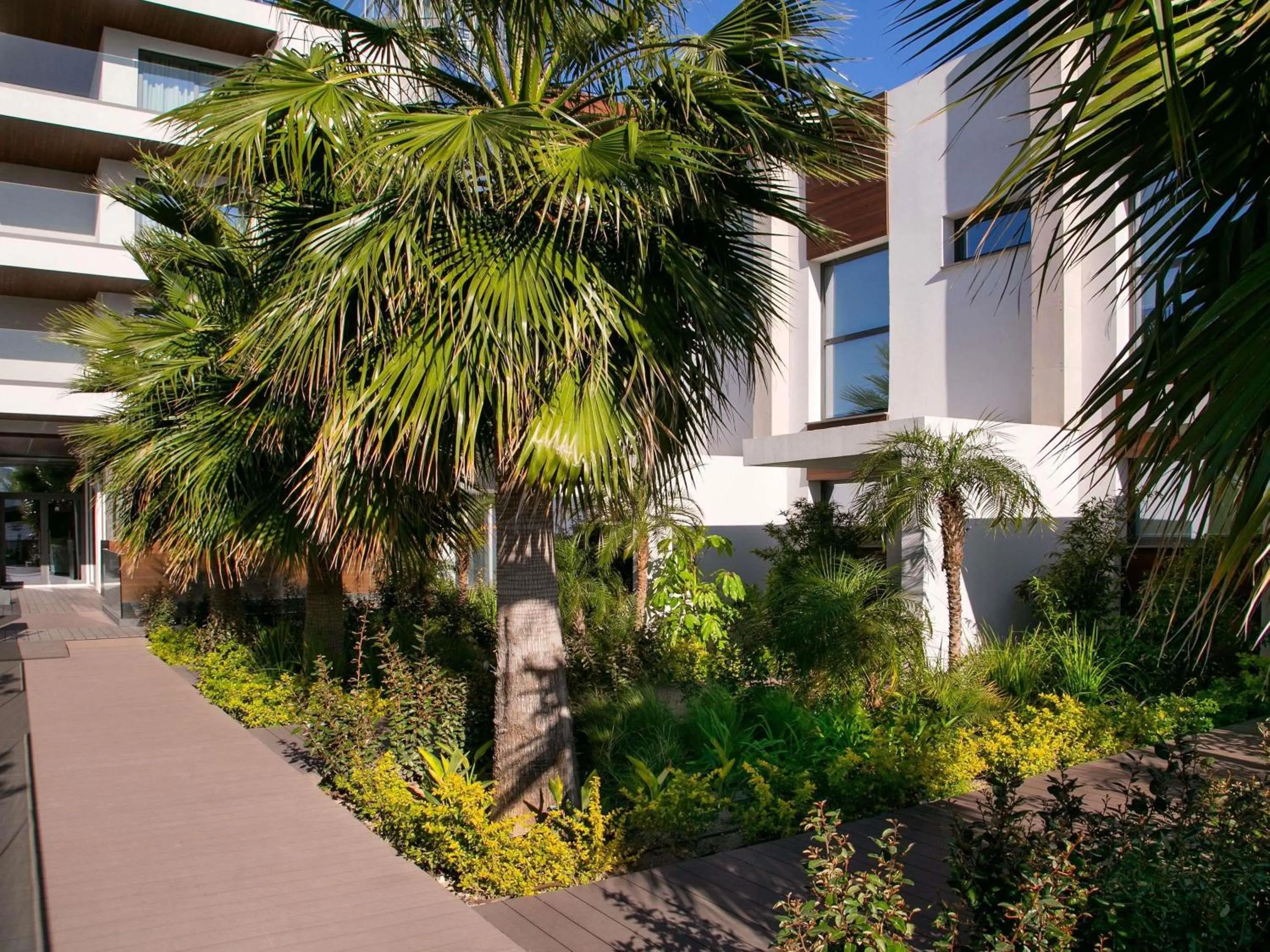 Bedroom in Mercure Larnaca Beach Resort