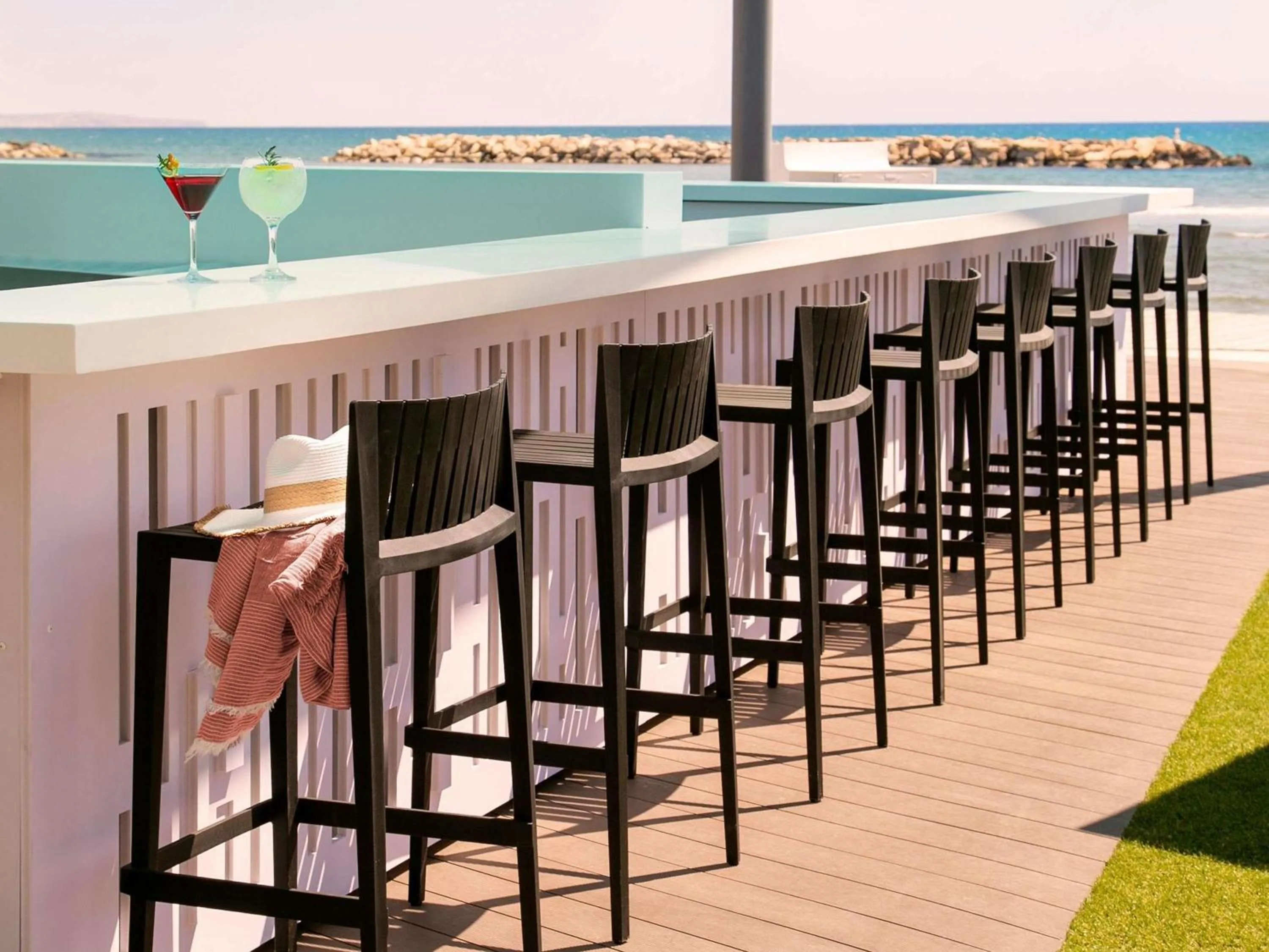 Lounge or bar in Mercure Larnaca Beach Resort
