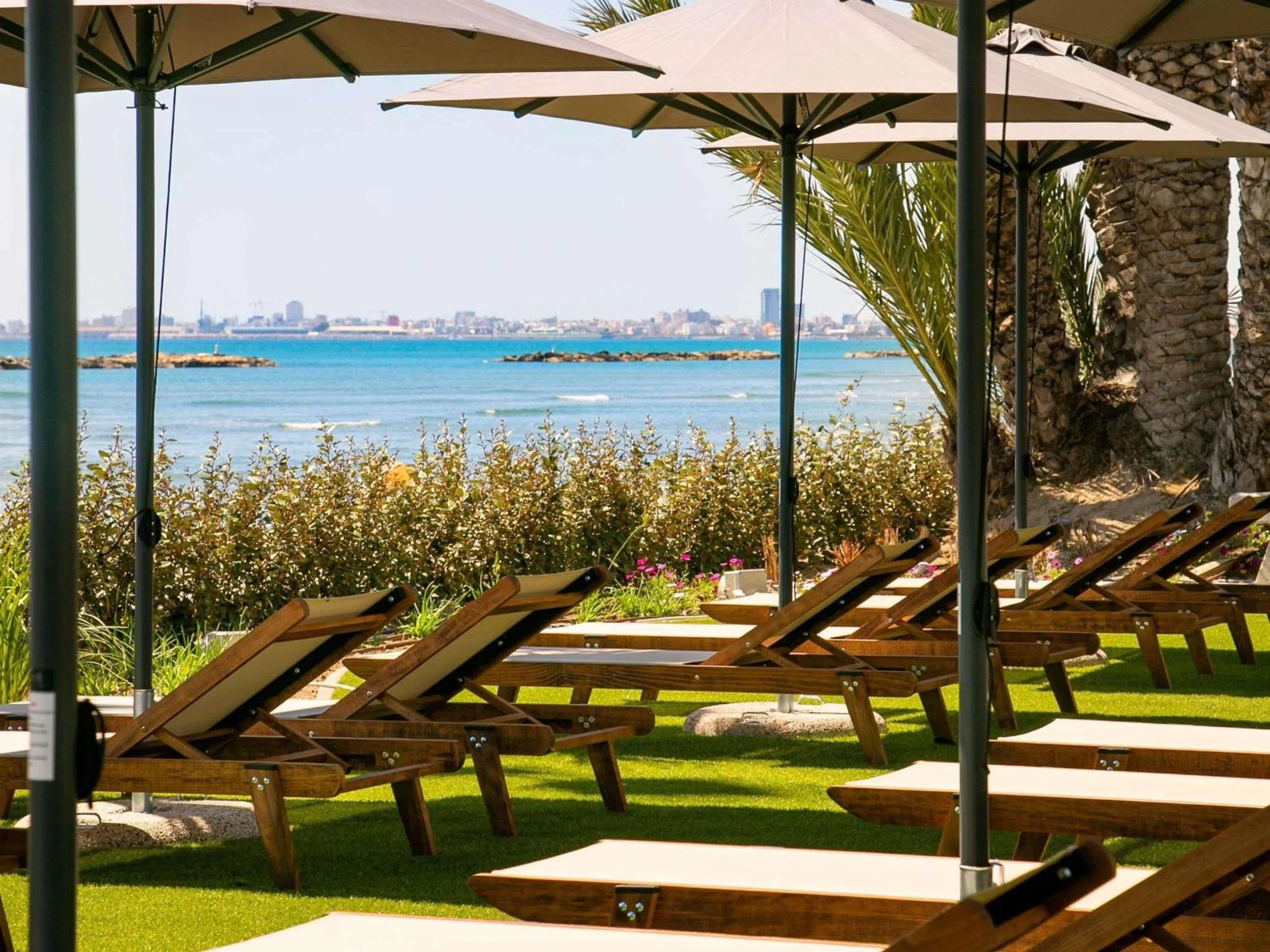 Lounge or bar in Mercure Larnaca Beach Resort