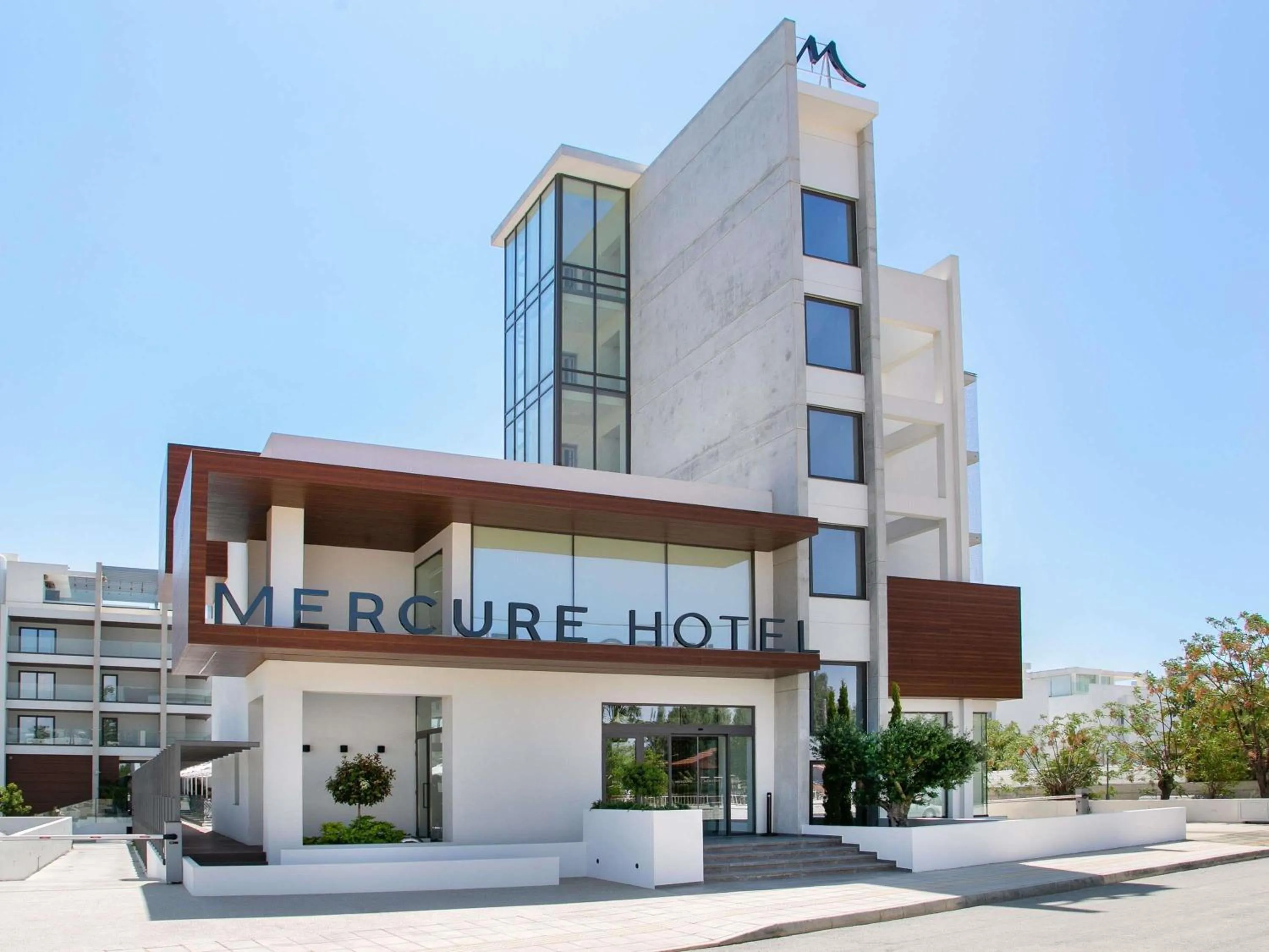 Property building in Mercure Larnaca Beach Resort