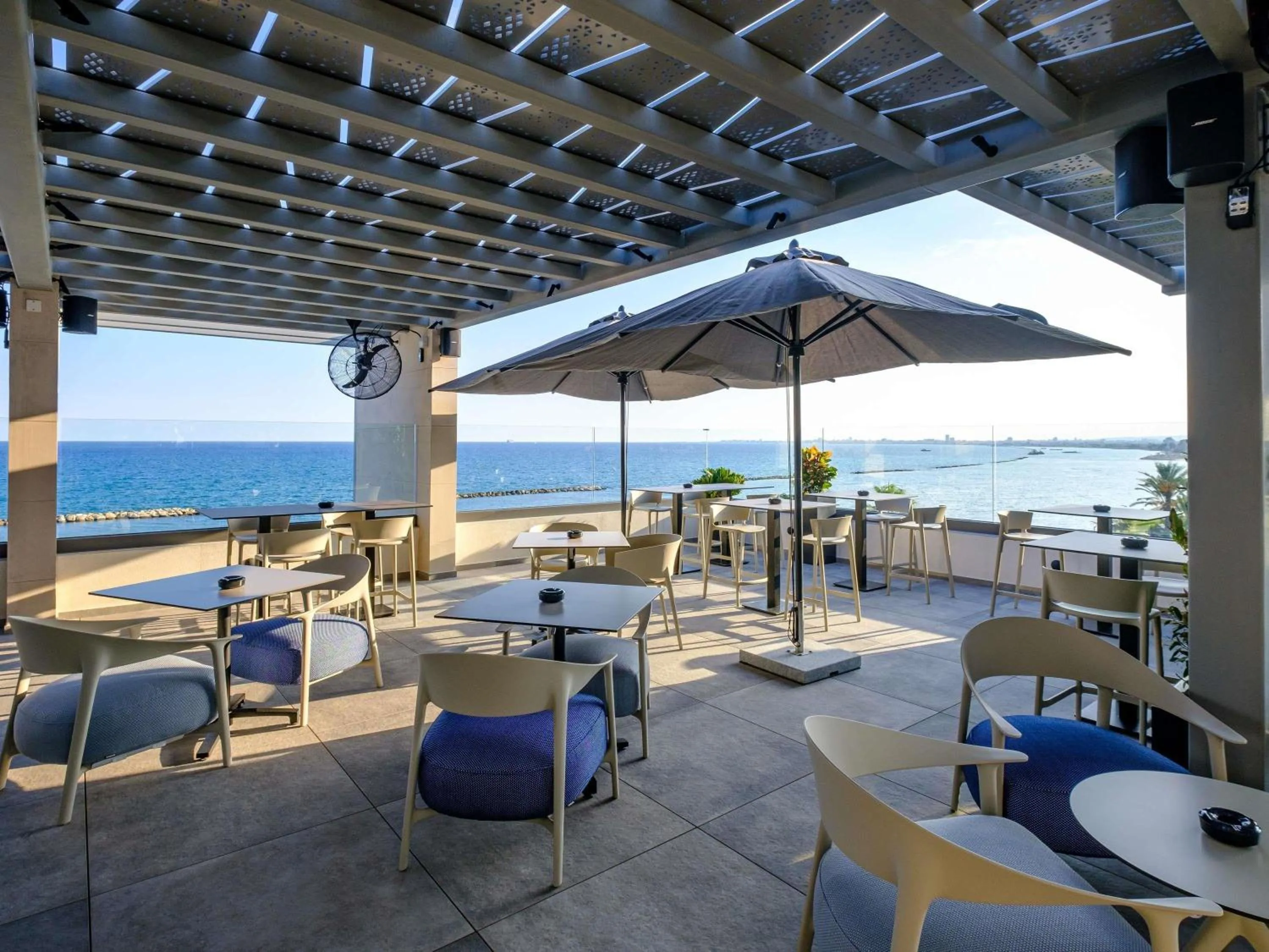 Lounge or bar in Mercure Larnaca Beach Resort
