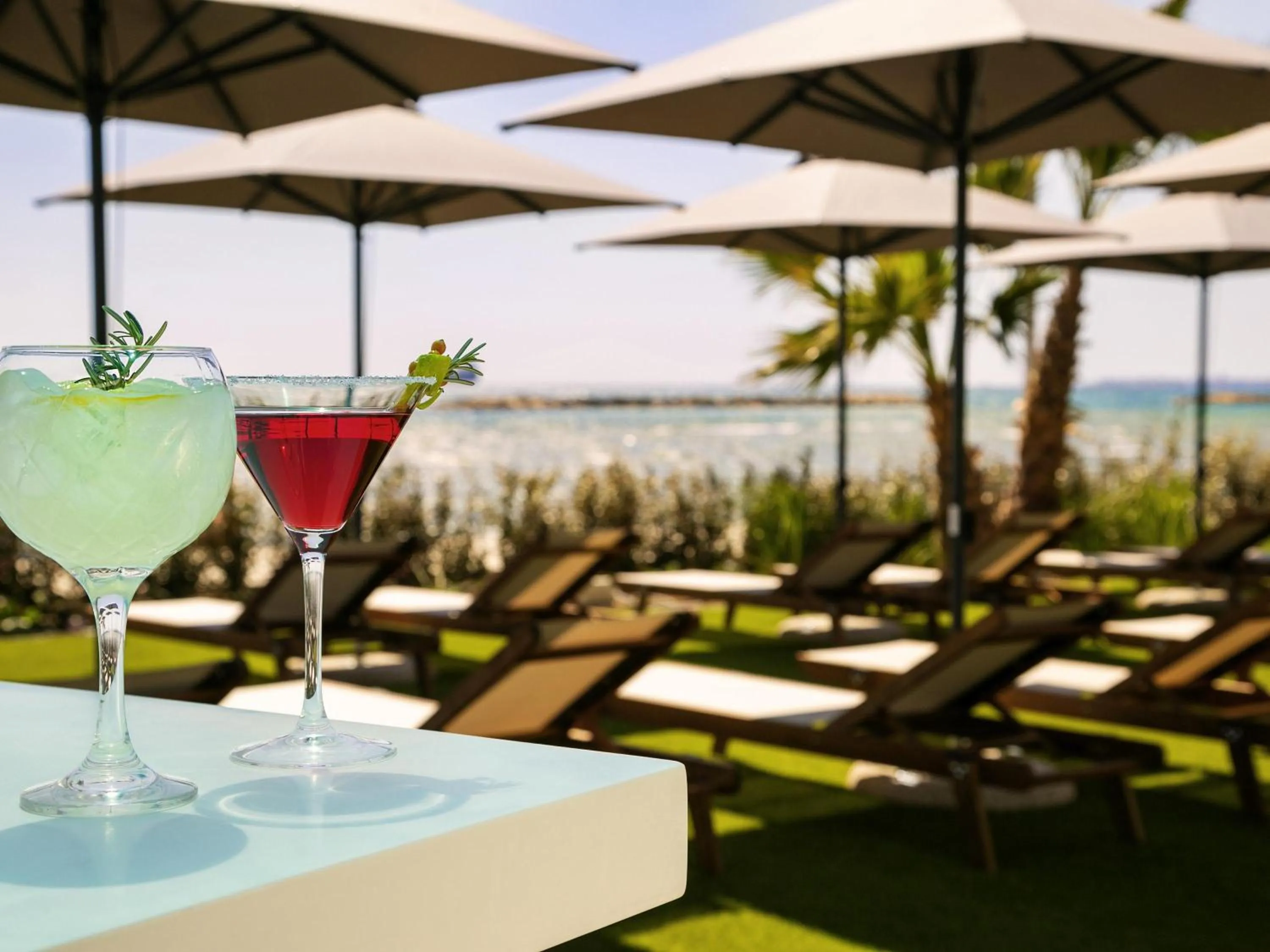Lounge or bar in Mercure Larnaca Beach Resort