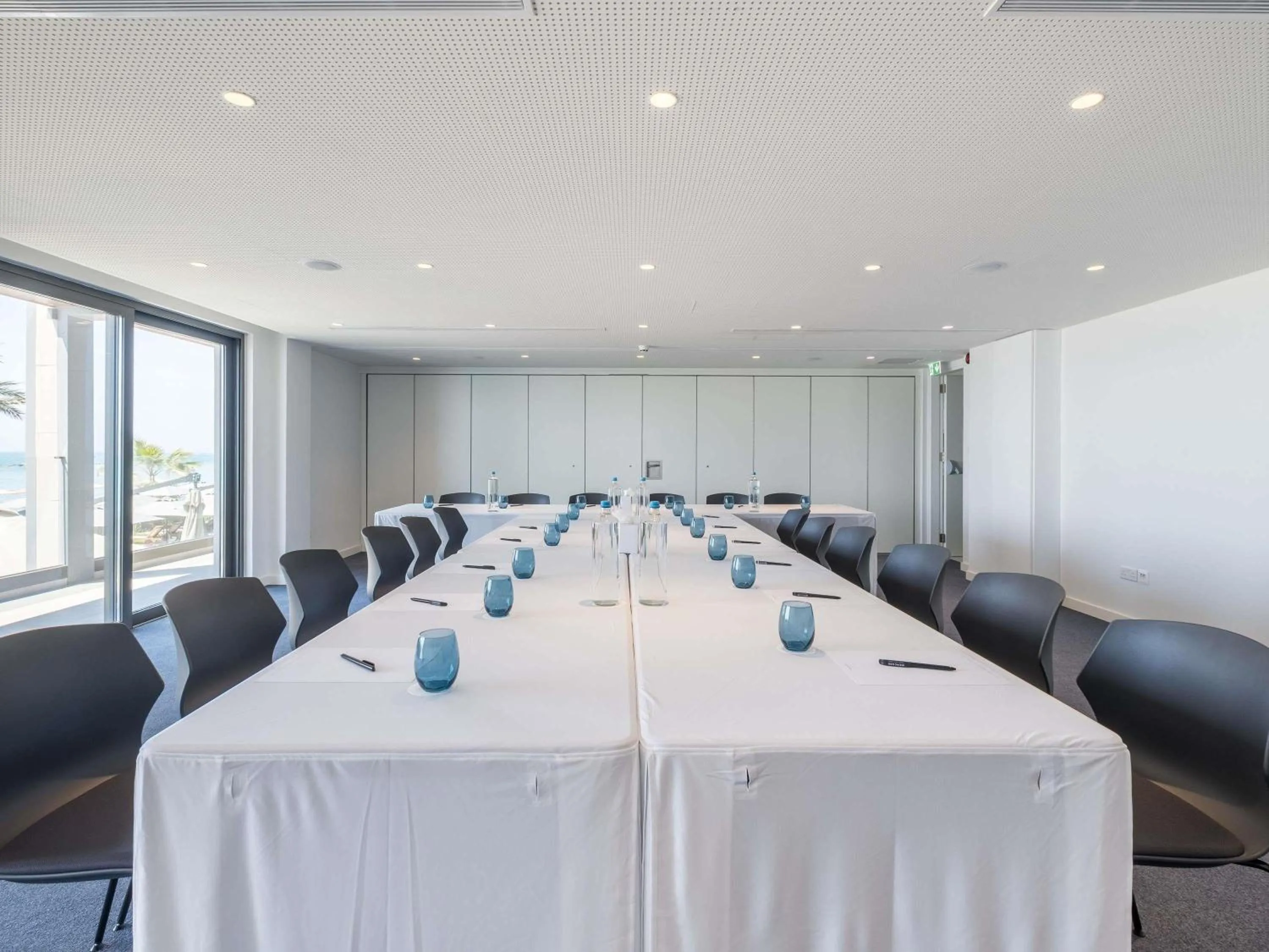 Meeting/conference room in Mercure Larnaca Beach Resort