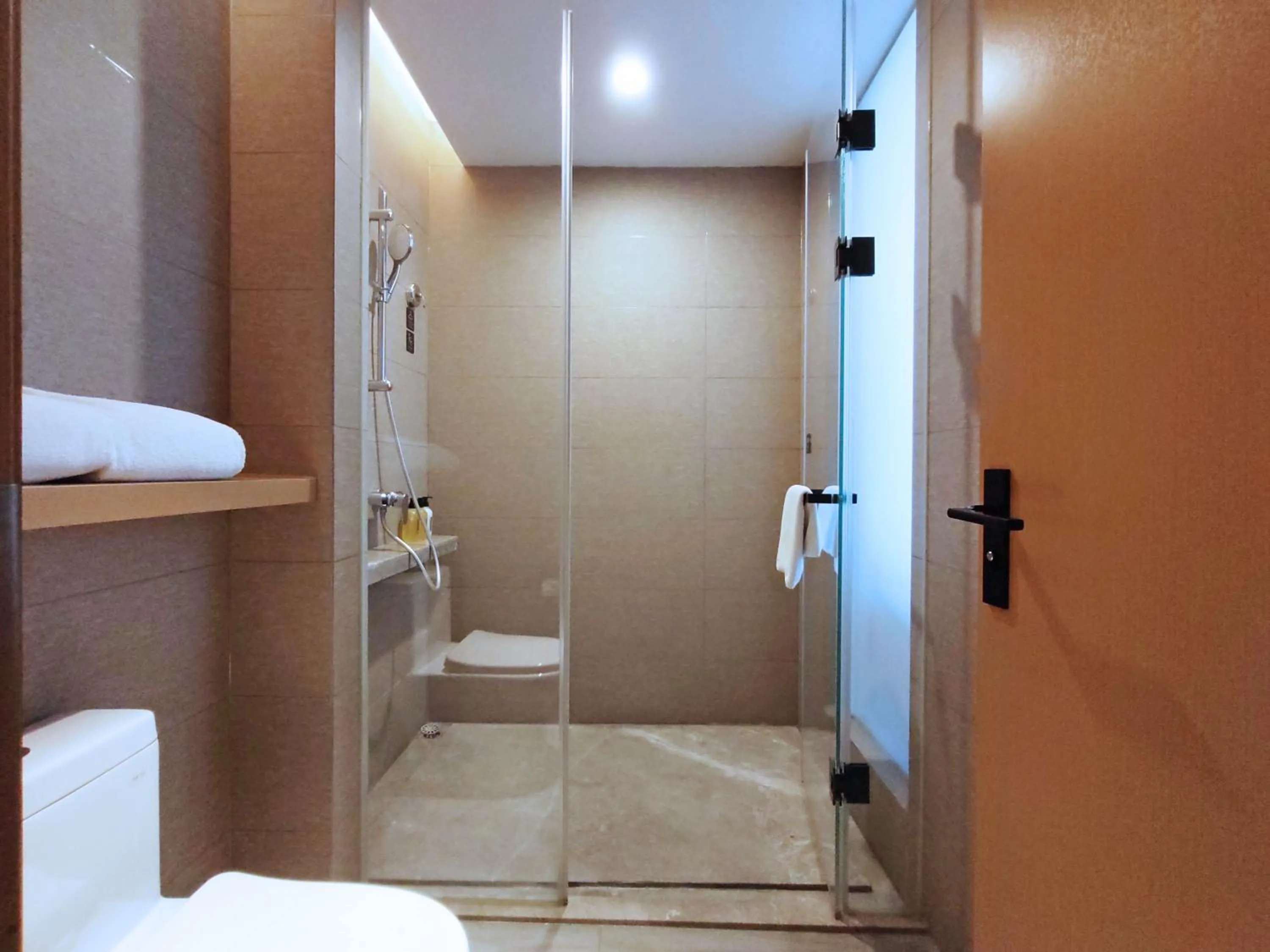 Toilet in Paco Hotel Guangzhou South Railway Station Panyu Changlong Branch