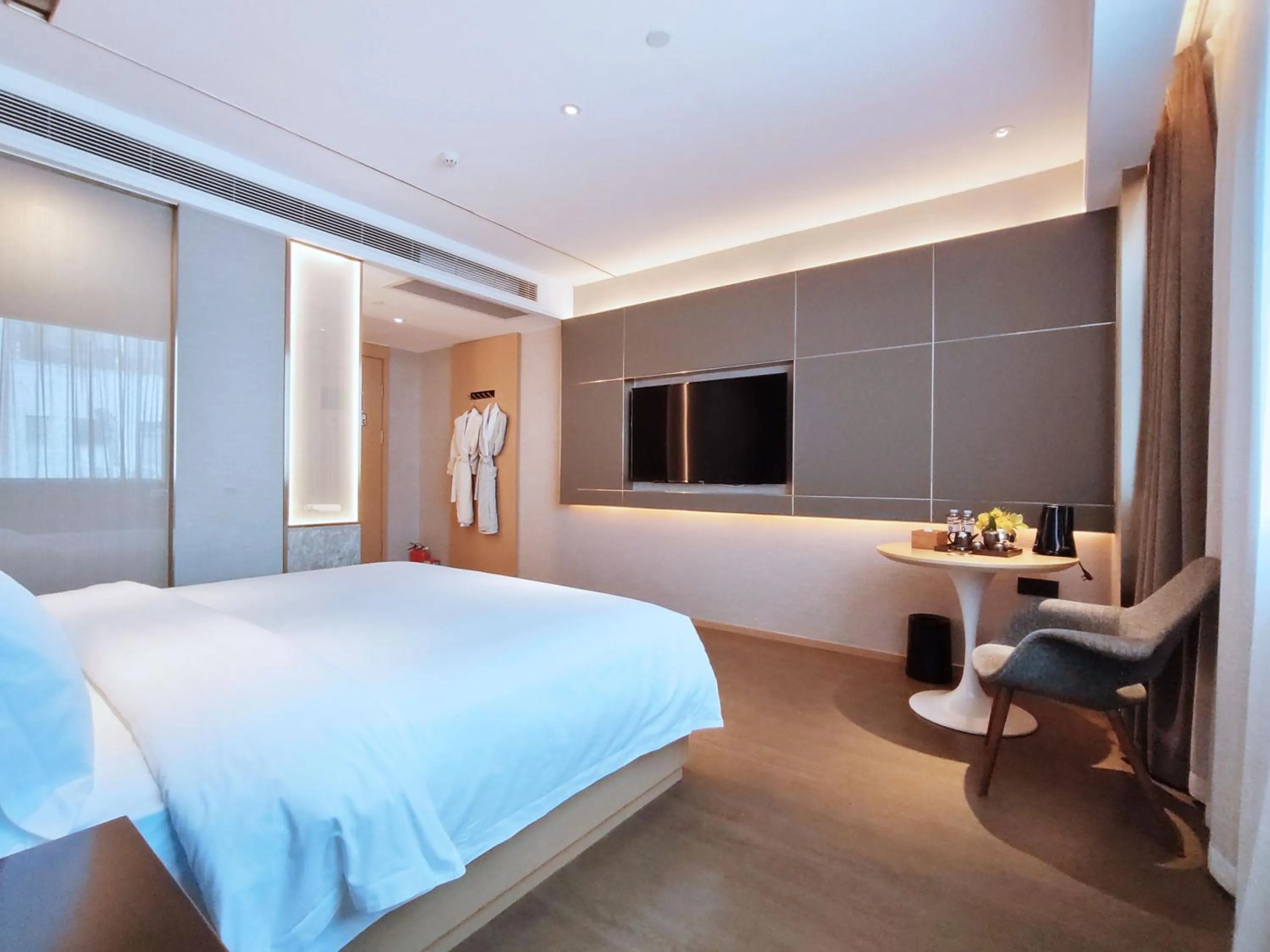 Bedroom, Bed in Paco Hotel Guangzhou South Railway Station Panyu Changlong Branch