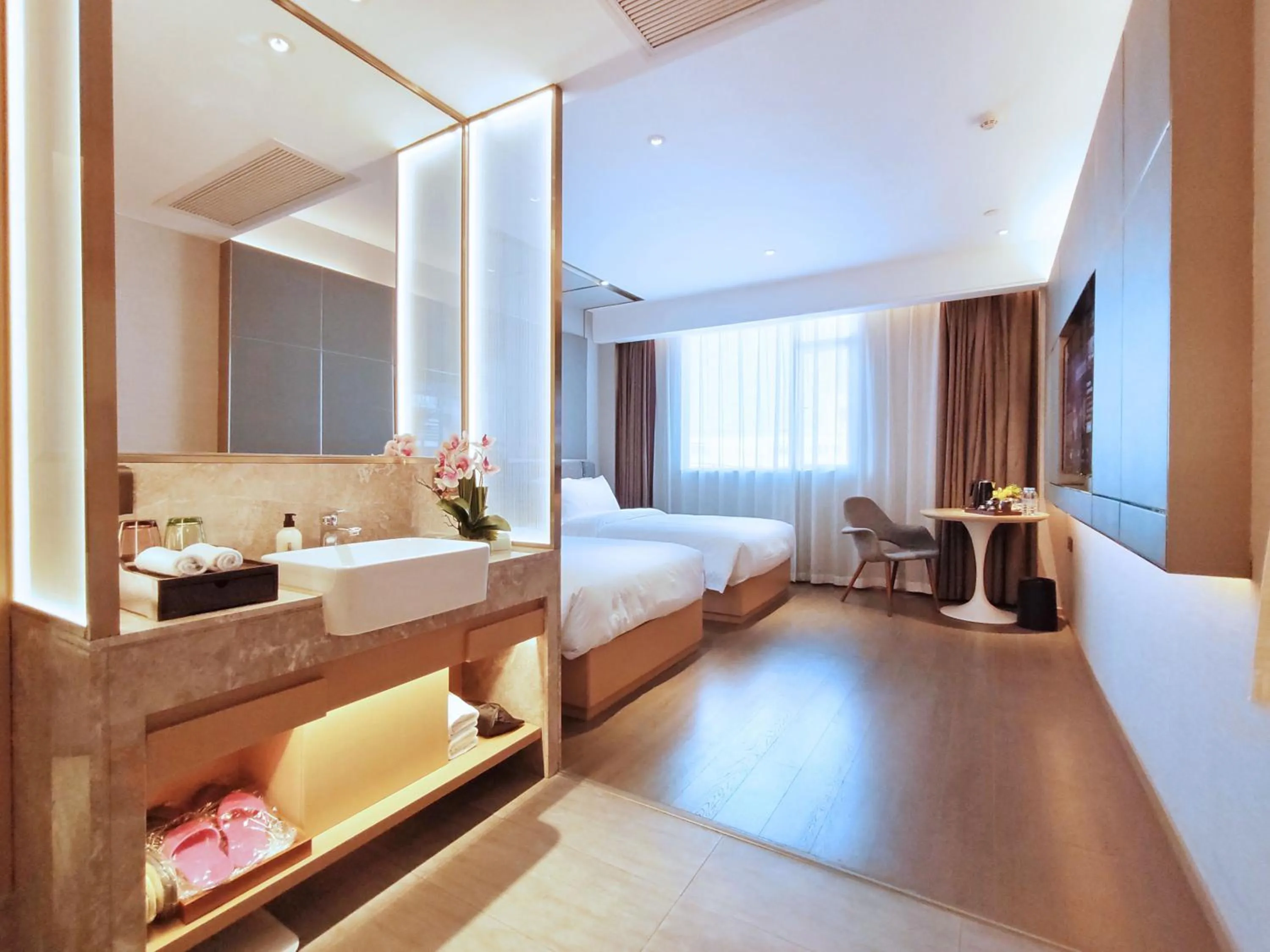 Photo of the whole room, Bed in Paco Hotel Guangzhou South Railway Station Panyu Changlong Branch