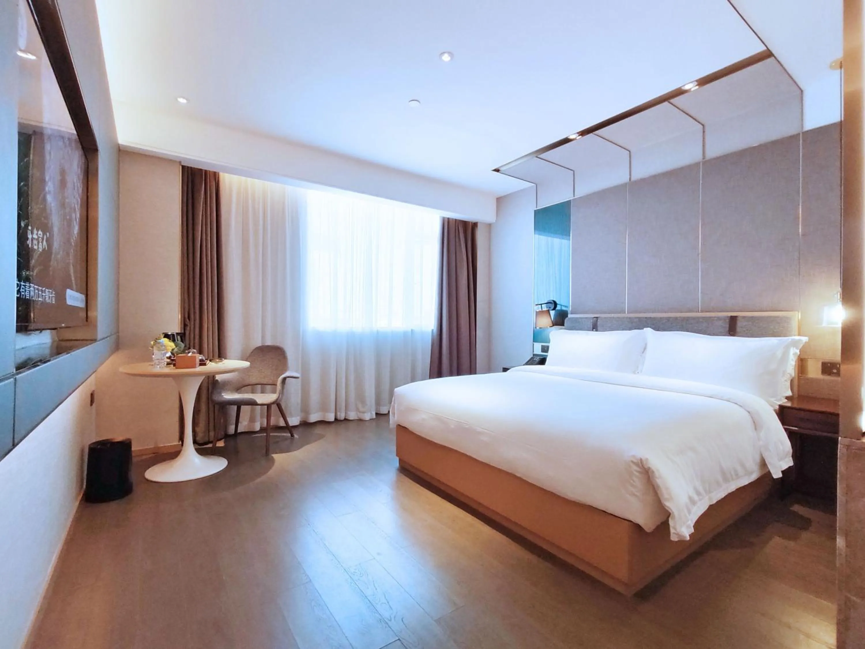 Living room, Bed in Paco Hotel Guangzhou South Railway Station Panyu Changlong Branch