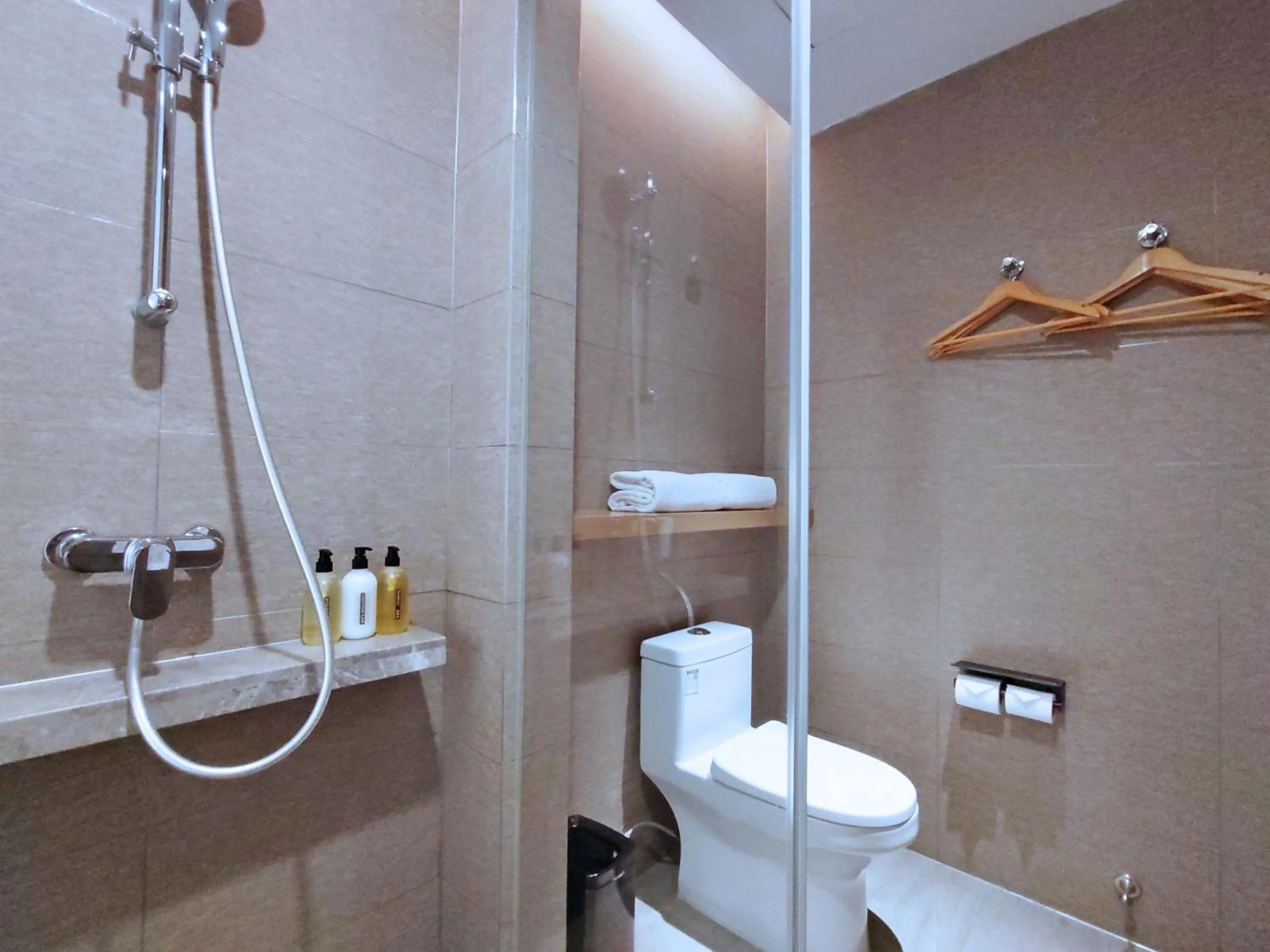 Bathroom in Paco Hotel Guangzhou South Railway Station Panyu Changlong Branch
