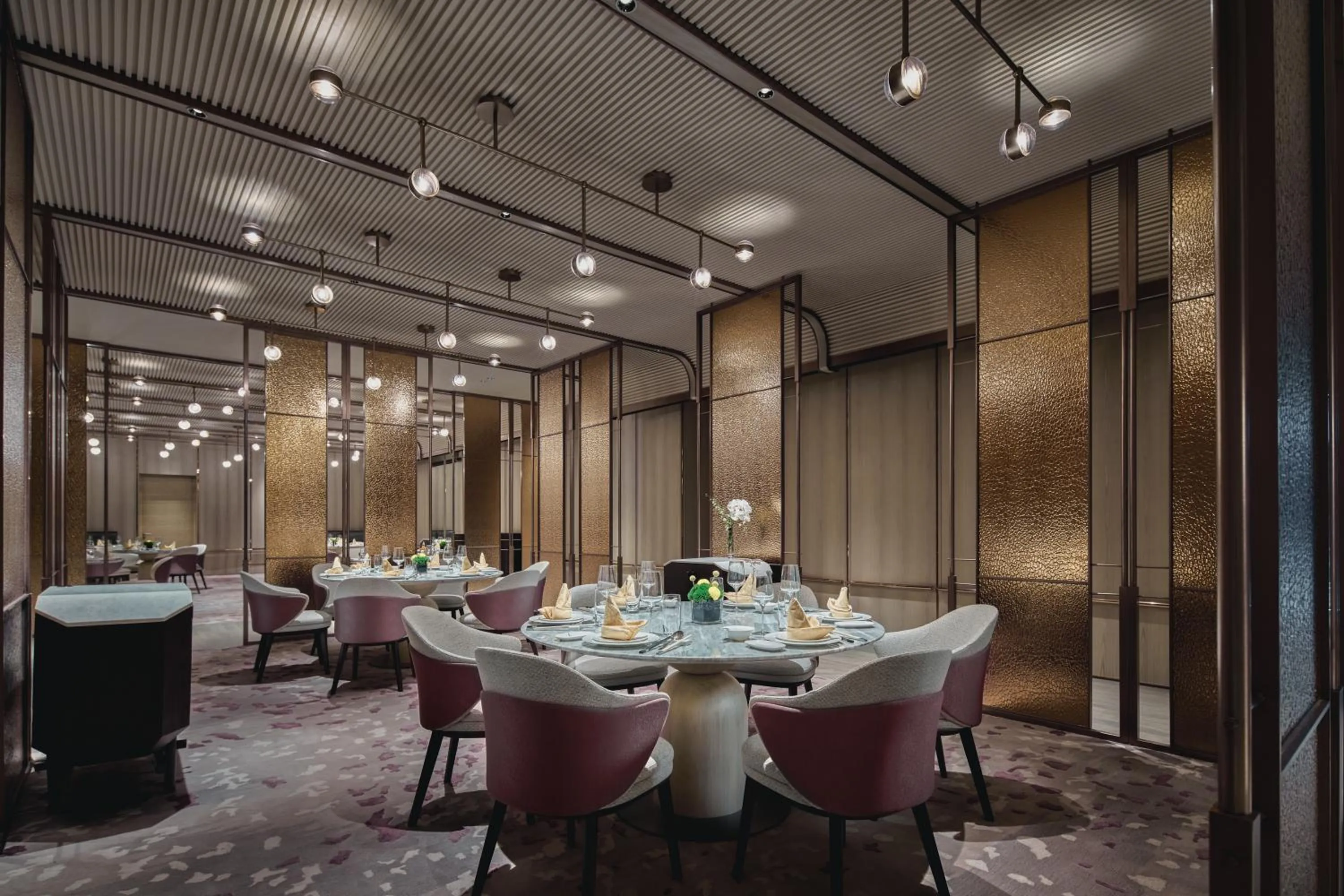 Restaurant/places to eat in Crowne Plaza Hangzhou Riverside by IHG