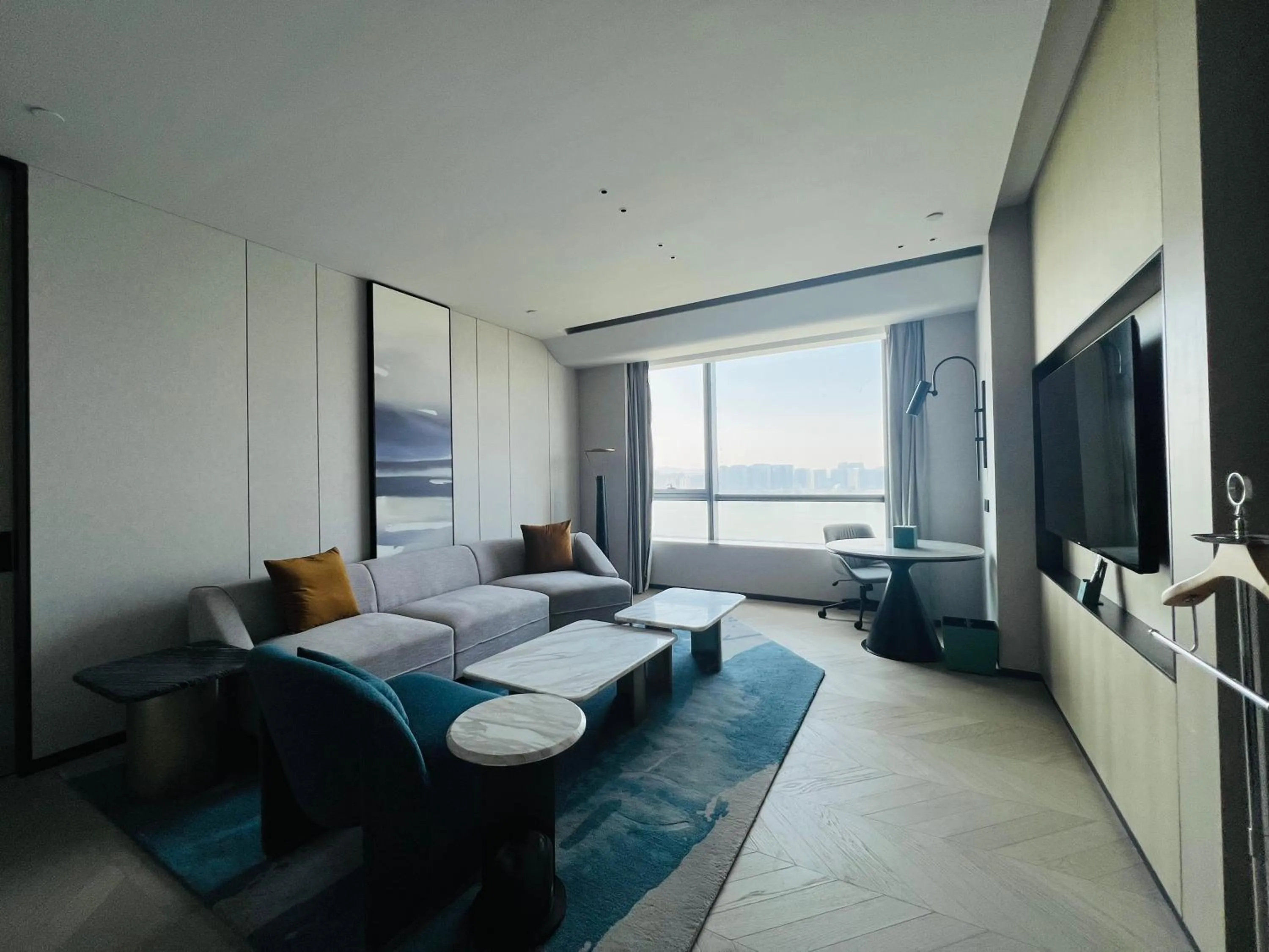 Living room, Bed in Crowne Plaza Hangzhou Riverside by IHG