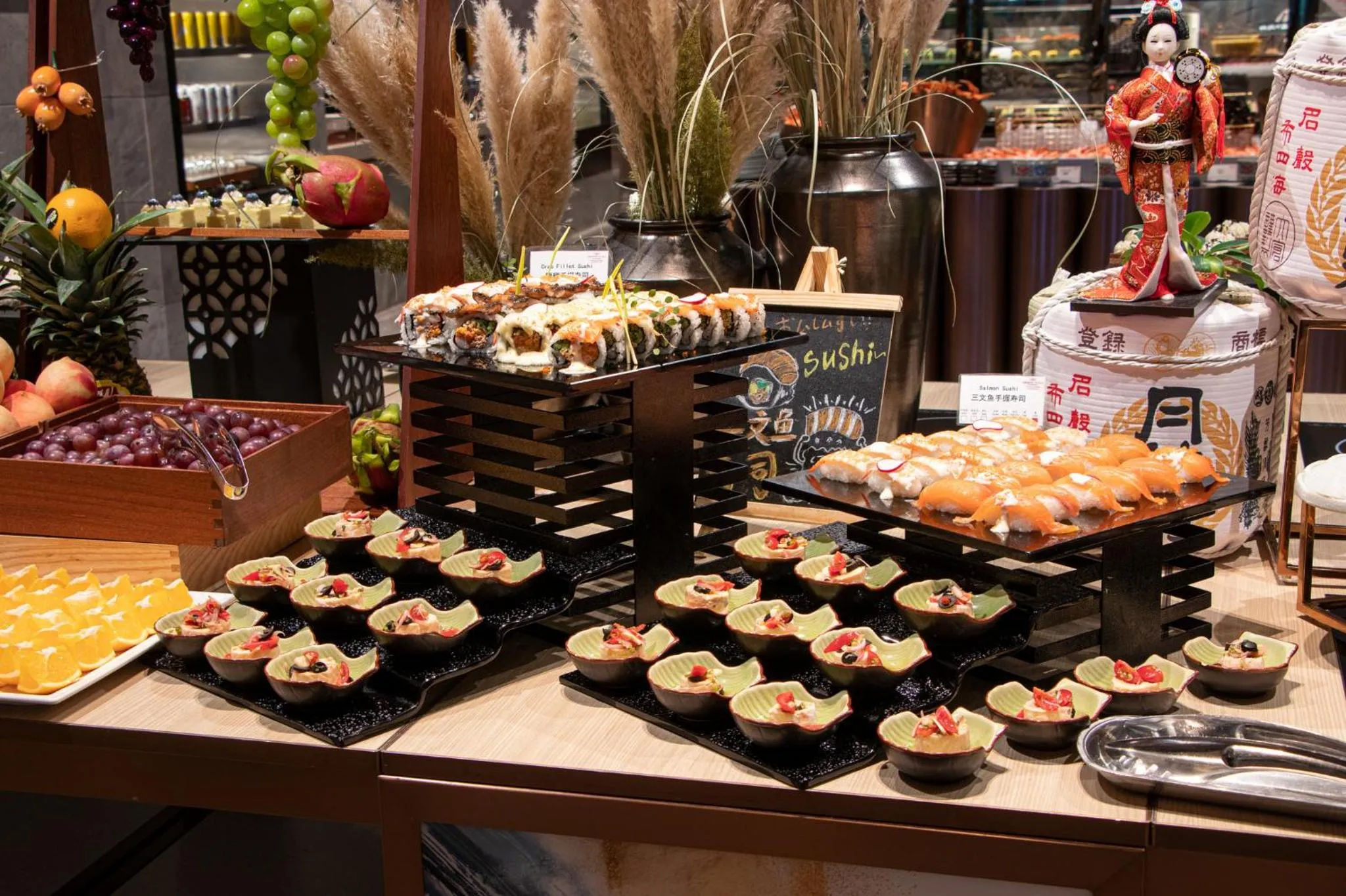 Restaurant/places to eat in Crowne Plaza Hangzhou Riverside by IHG