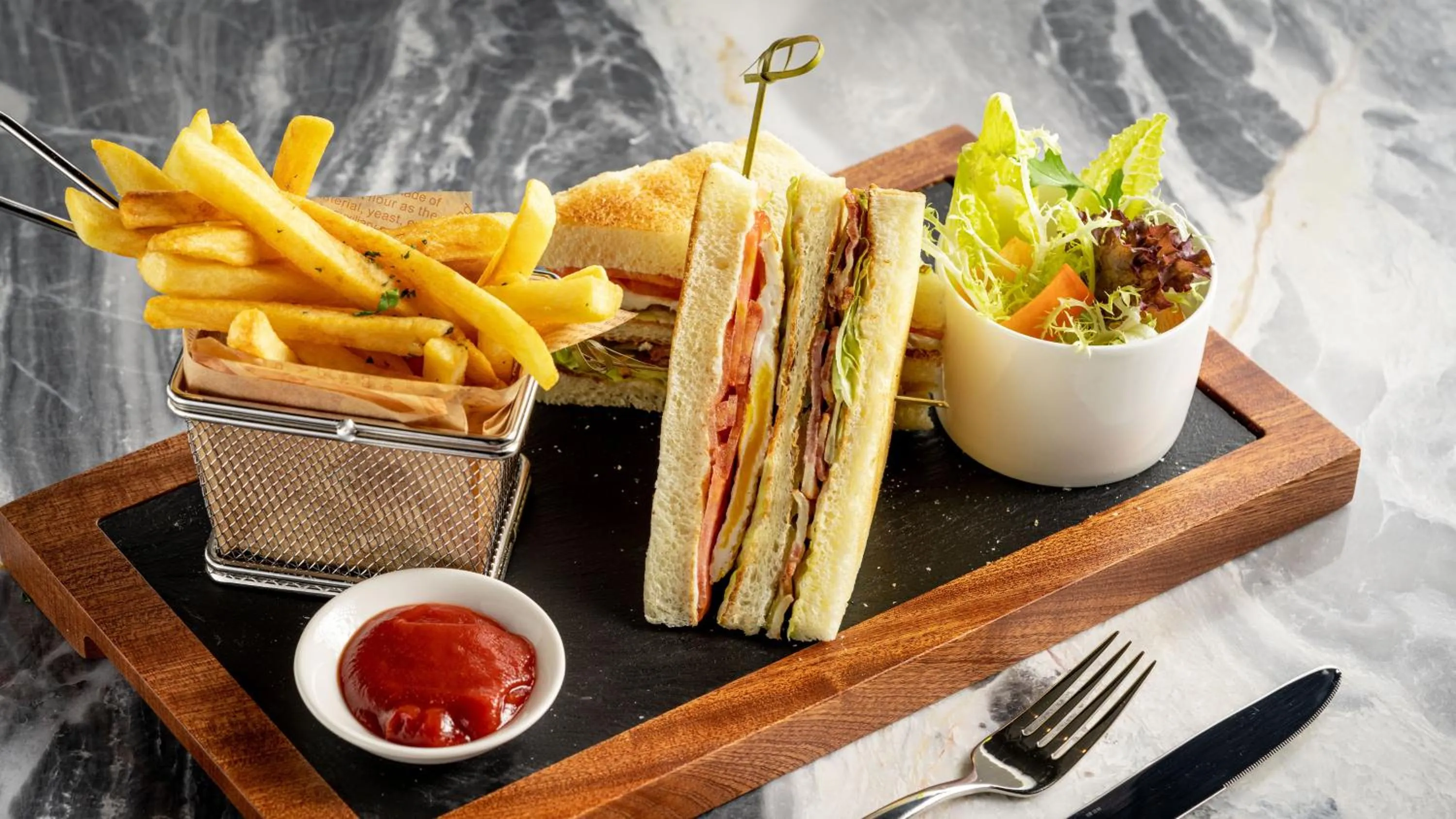 Bedroom in Crowne Plaza Hangzhou Riverside by IHG