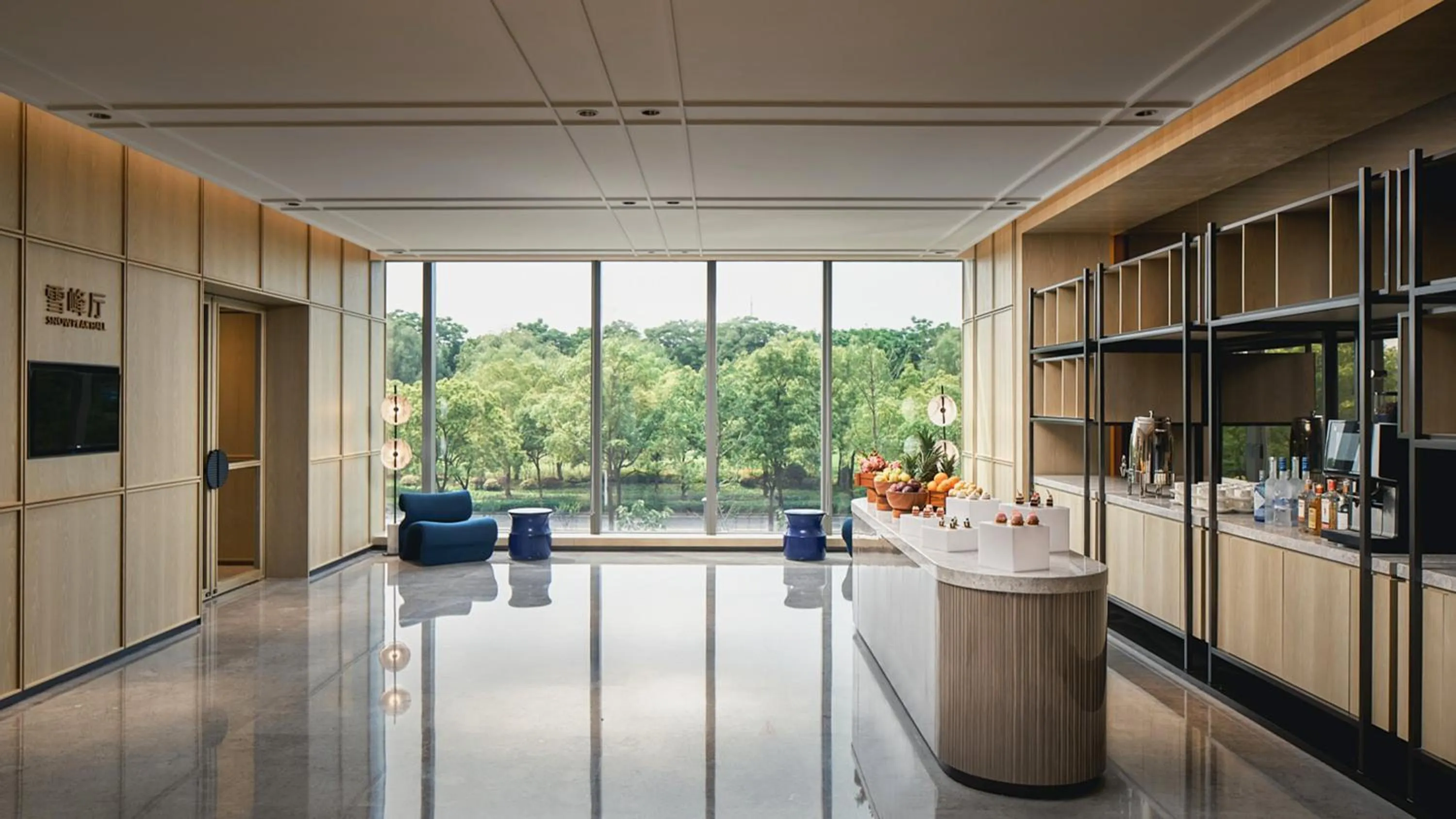 Meeting/conference room in Crowne Plaza Hangzhou Riverside by IHG