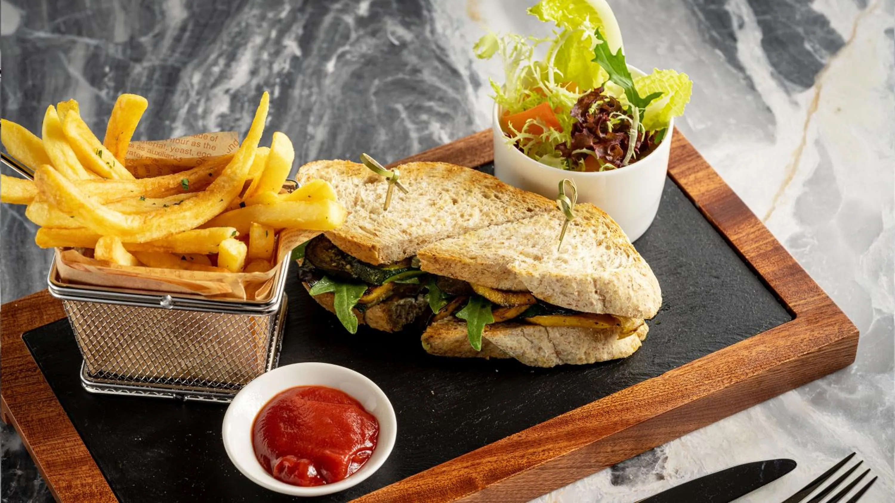 Restaurant/places to eat in Crowne Plaza Hangzhou Riverside by IHG