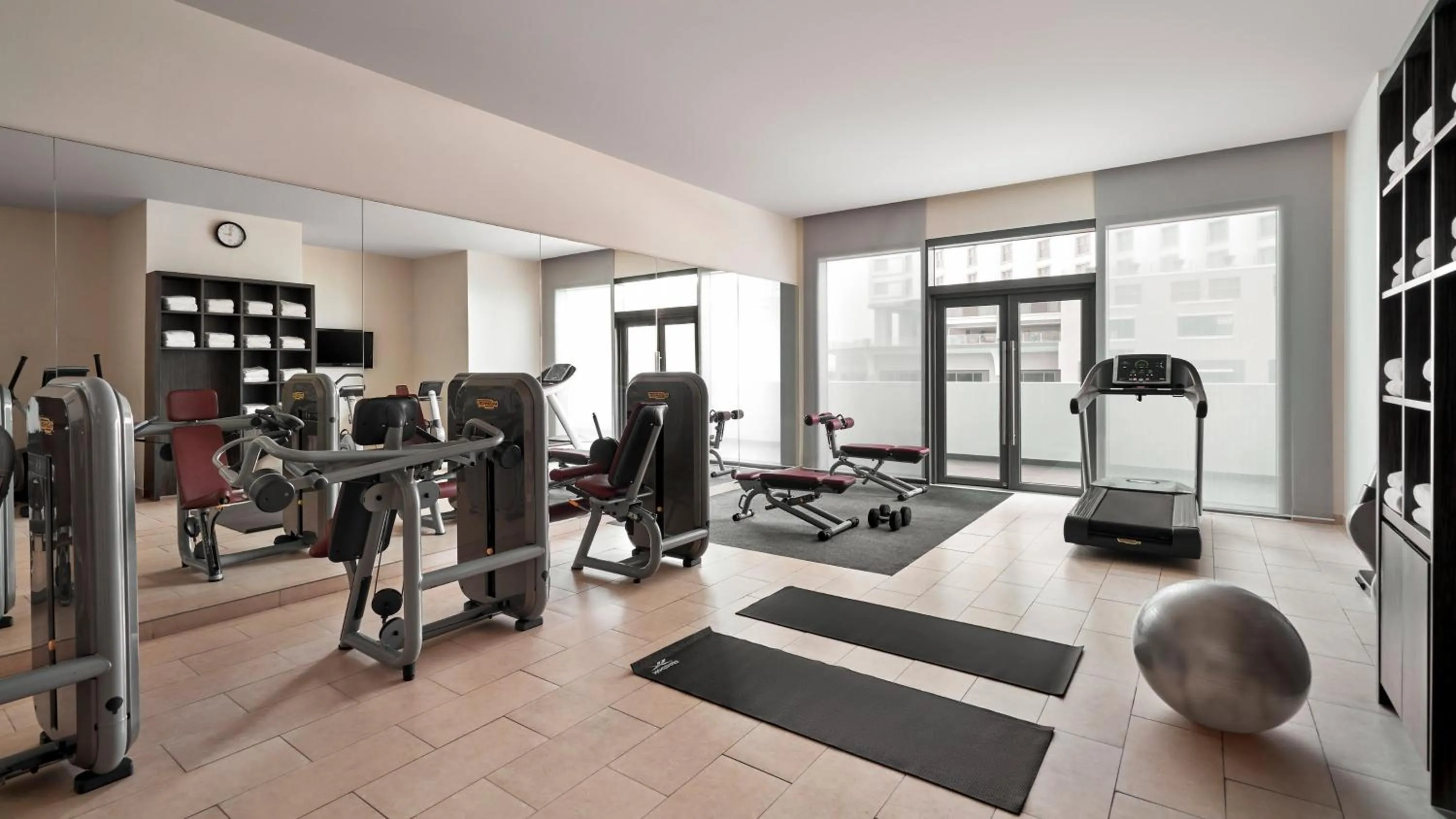 Fitness centre/facilities in Costa Executive Residences