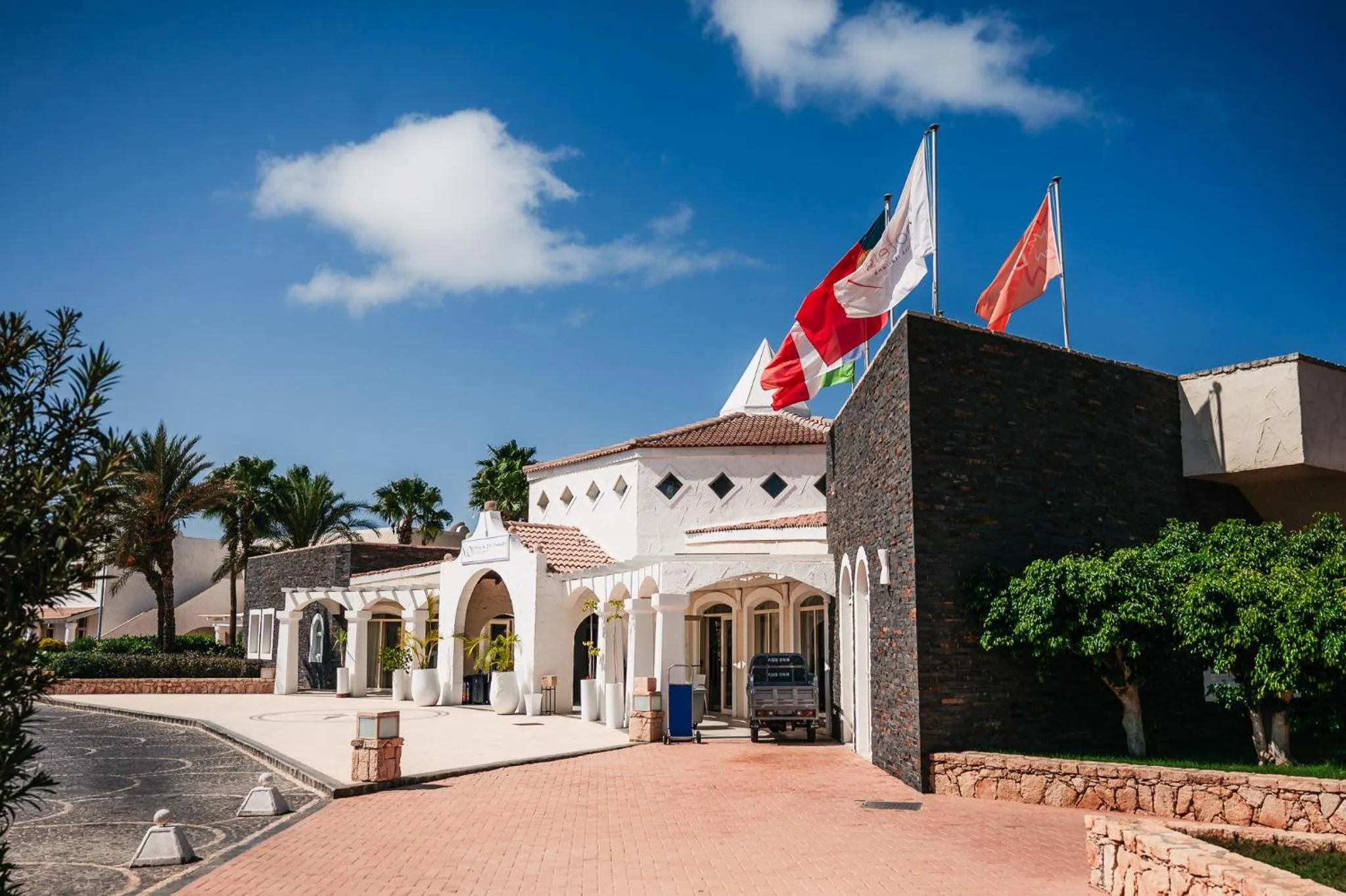 Facade/entrance in VOI Praia de Chaves Resort