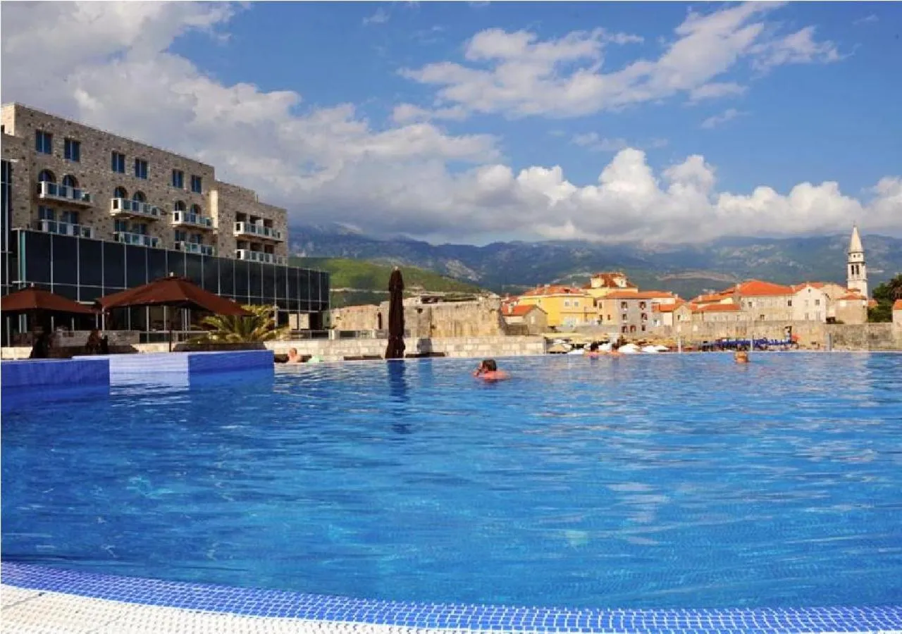 Swimming pool in Avala Resort & Villas
