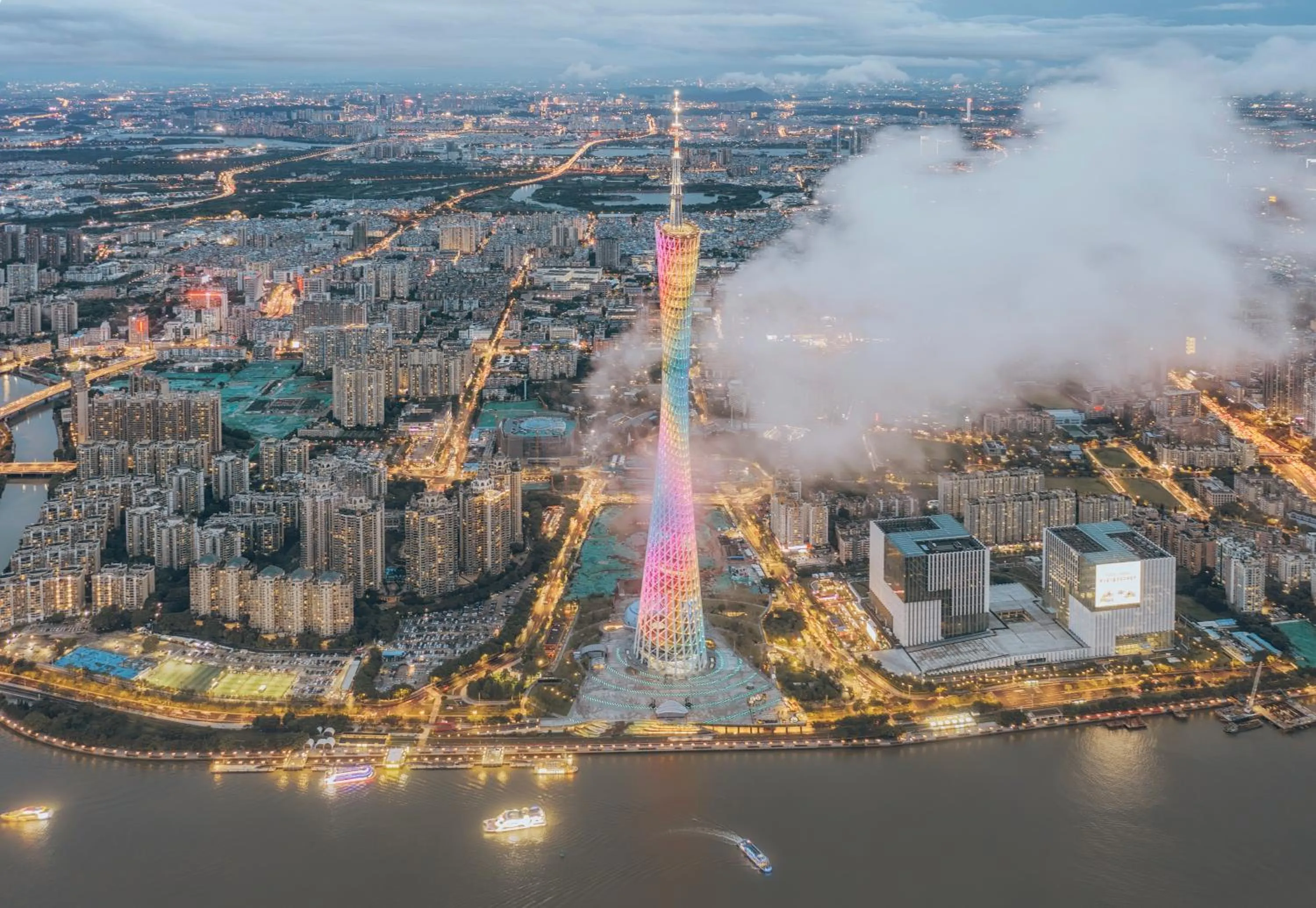 Nearby landmark in Echarm PLUS International Hotel Zhujiang New Town Wuyangcun Metro Station