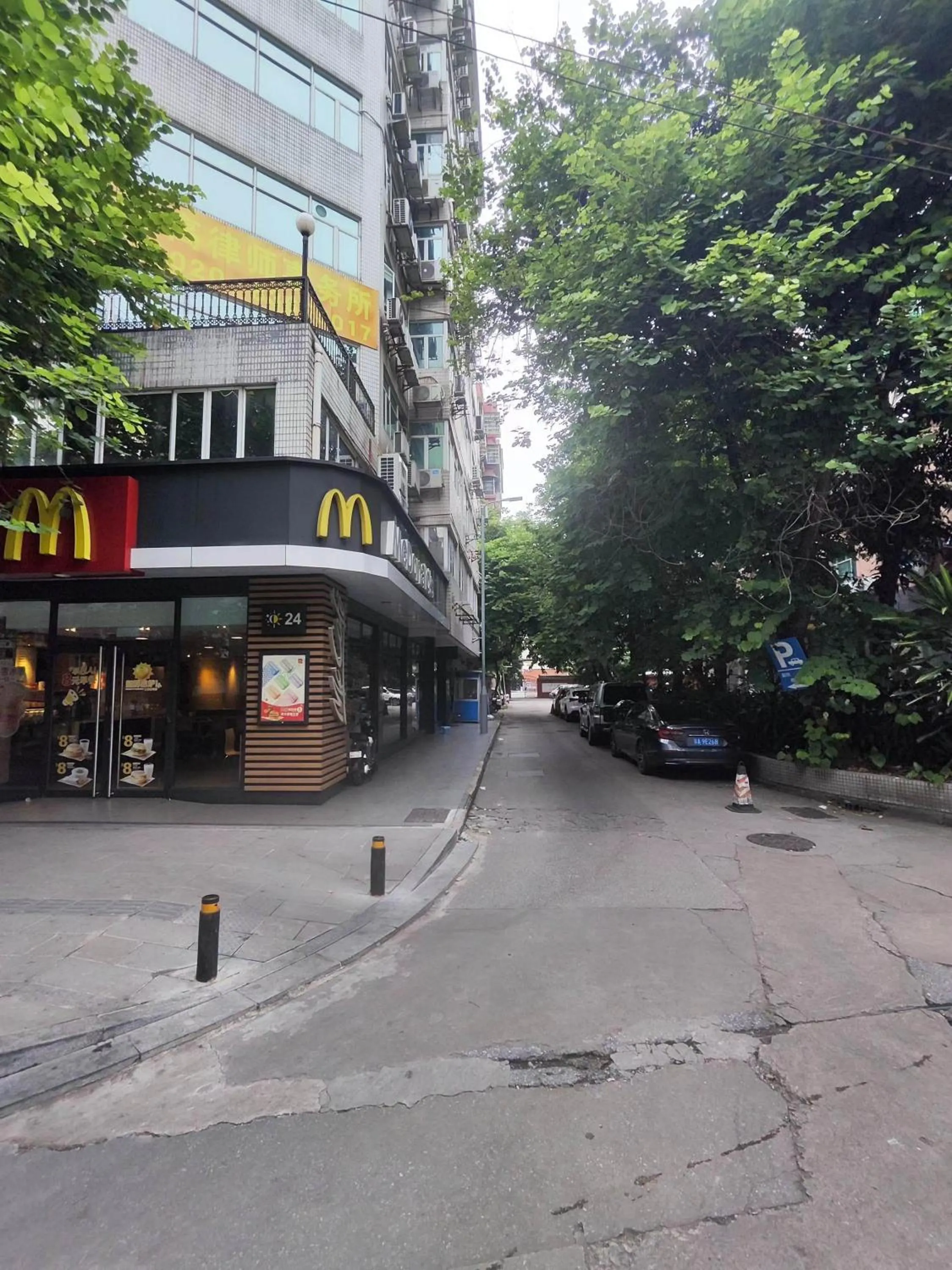 Parking in Echarm PLUS International Hotel Zhujiang New Town Wuyangcun Metro Station