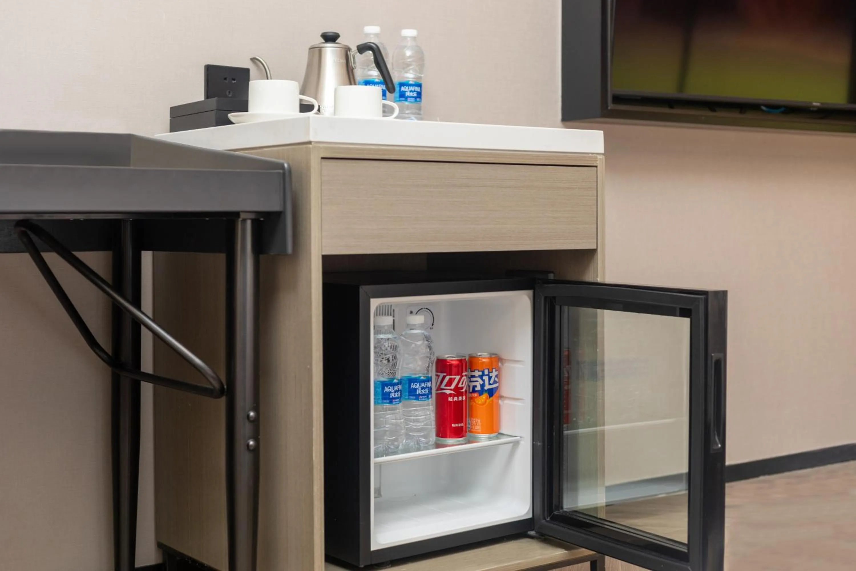 room service in Echarm PLUS International Hotel Zhujiang New Town Wuyangcun Metro Station